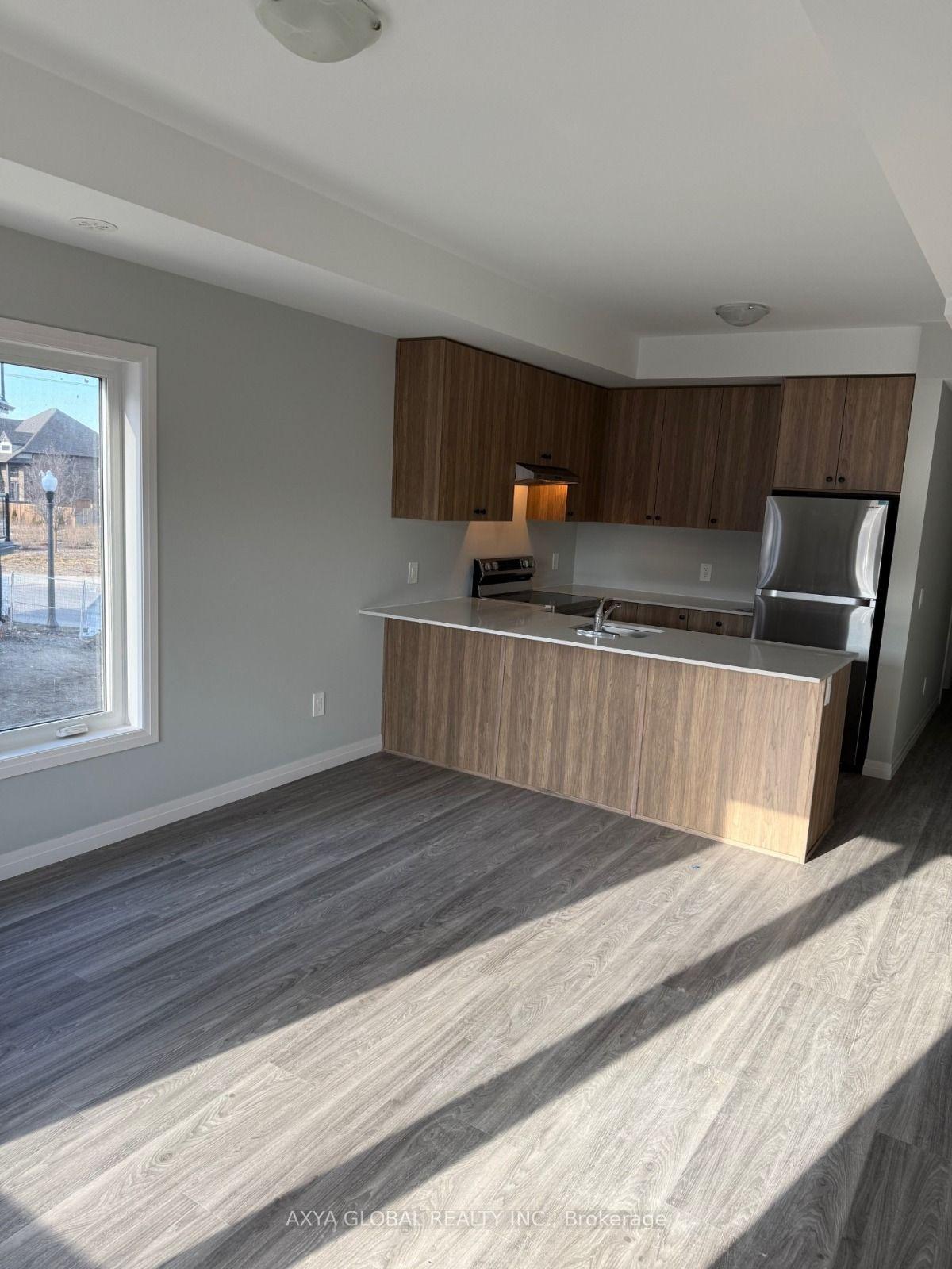Photo 5 of Unit 18, 10 South Creek Drive, Kitchener, Doon South — HOMEH