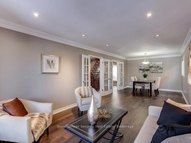Photo 4 of 76 Dante Court, Vaughan, East Woodbridge — HOMEH
