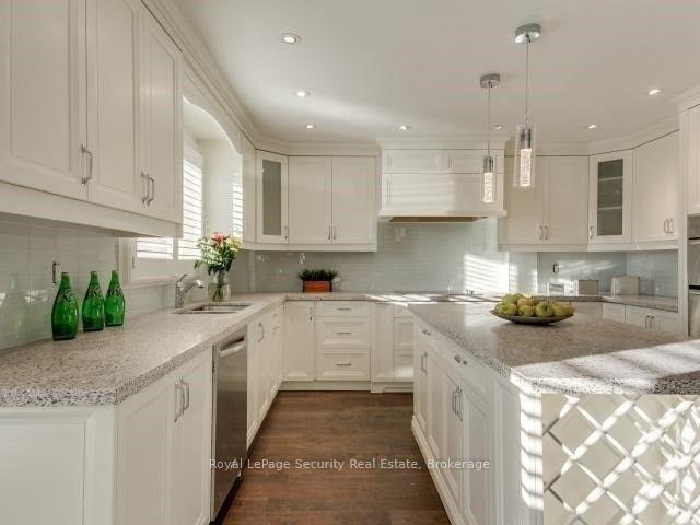 Photo 6 of 76 Dante Court, Vaughan, East Woodbridge — HOMEH