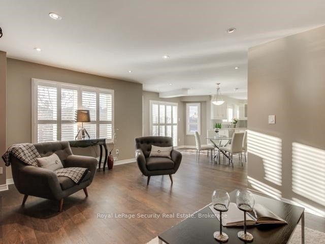 Photo 9 of 76 Dante Court, Vaughan, East Woodbridge — HOMEH