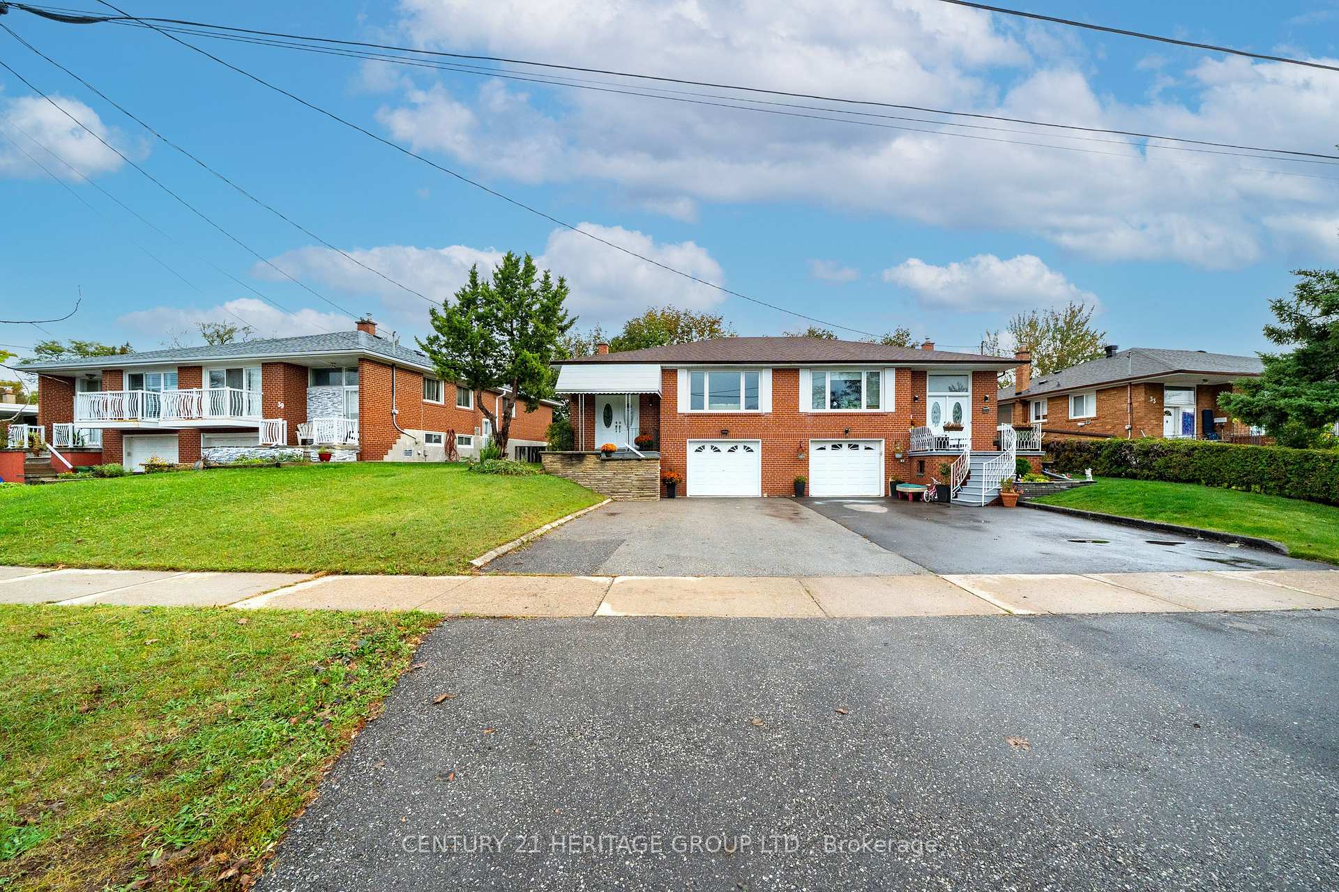 Photo 9 of 37 Gambello Crescent, North York, York University Heights — HOMEH