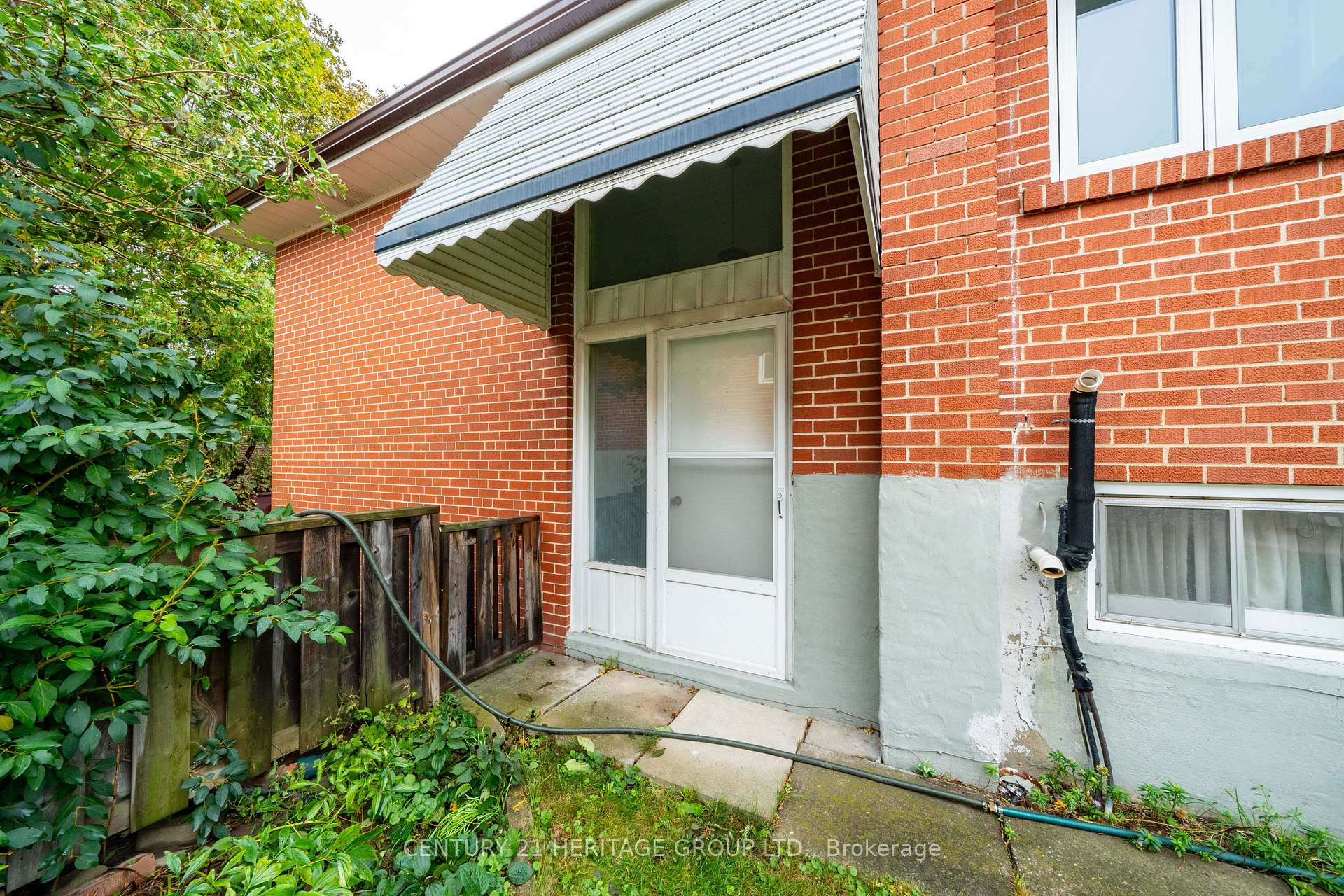 Photo 15 of 37 Gambello Crescent, North York, York University Heights — HOMEH