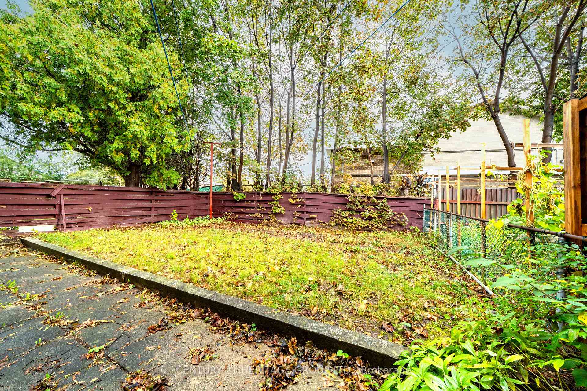 Photo 71 of 37 Gambello Crescent, North York, York University Heights — HOMEH
