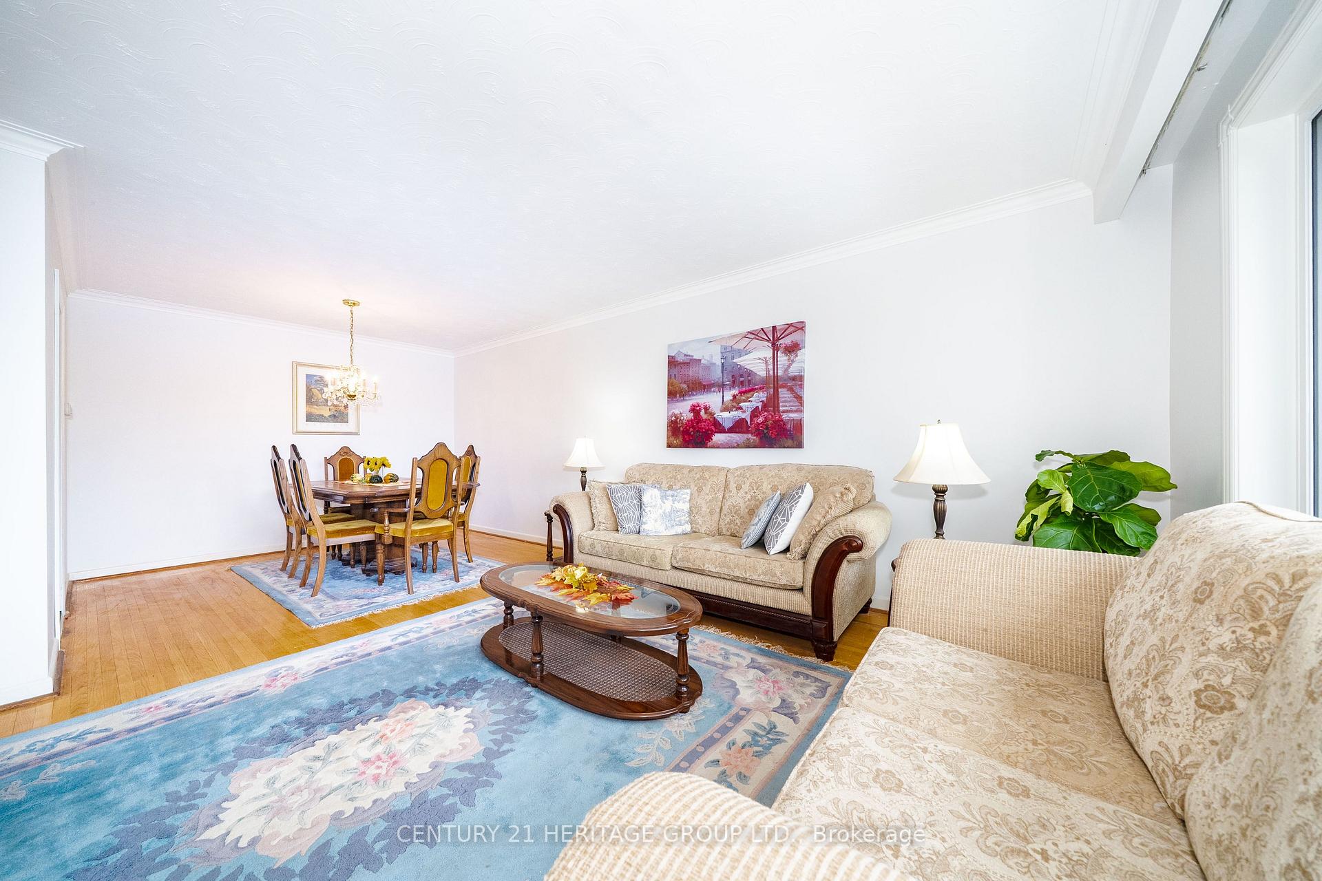 Photo 13 of 37 Gambello Crescent, North York, York University Heights — HOMEH