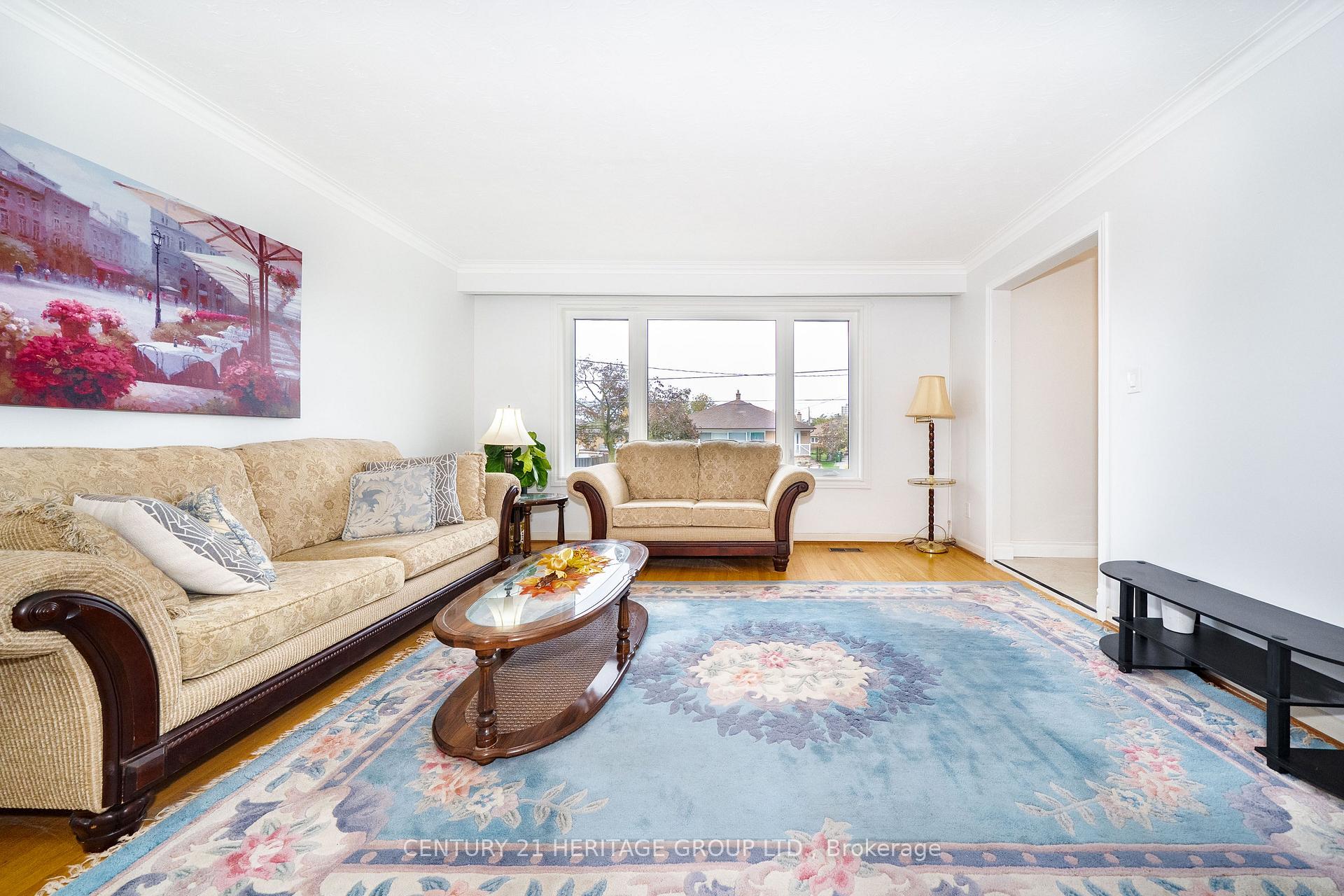 Photo 16 of 37 Gambello Crescent, North York, York University Heights — HOMEH