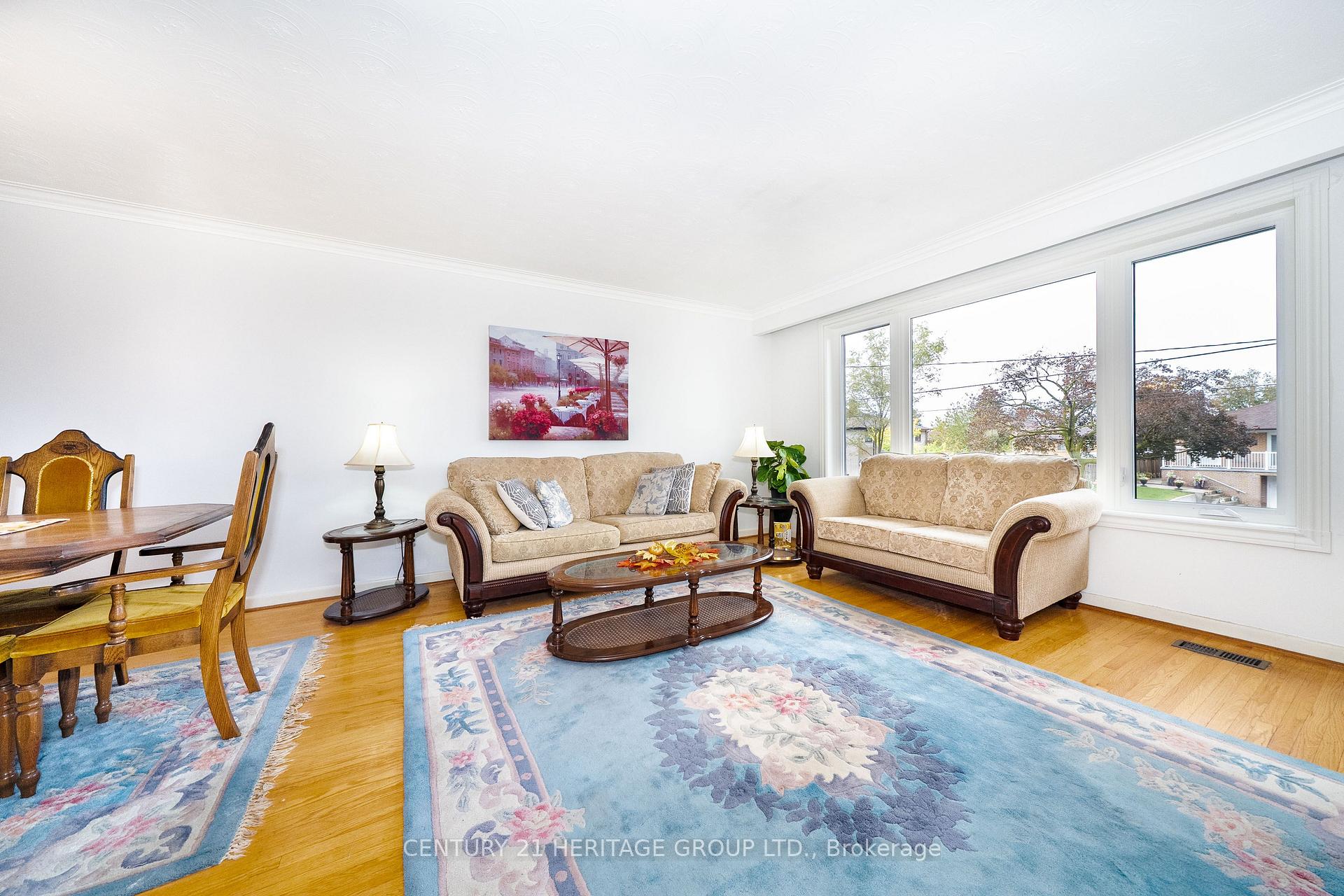 Photo 18 of 37 Gambello Crescent, North York, York University Heights — HOMEH