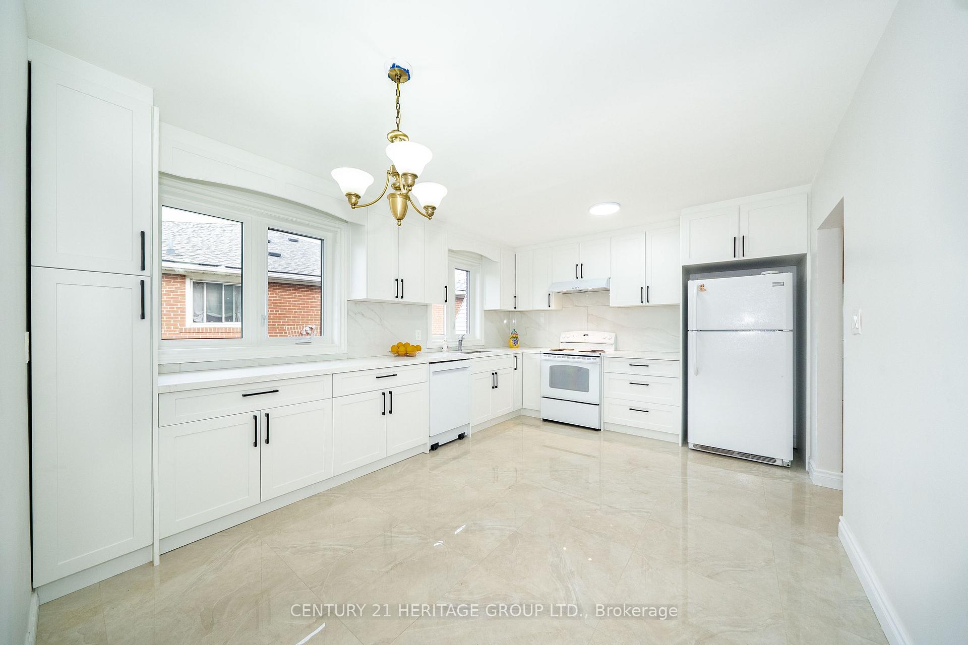 Photo 23 of 37 Gambello Crescent, North York, York University Heights — HOMEH