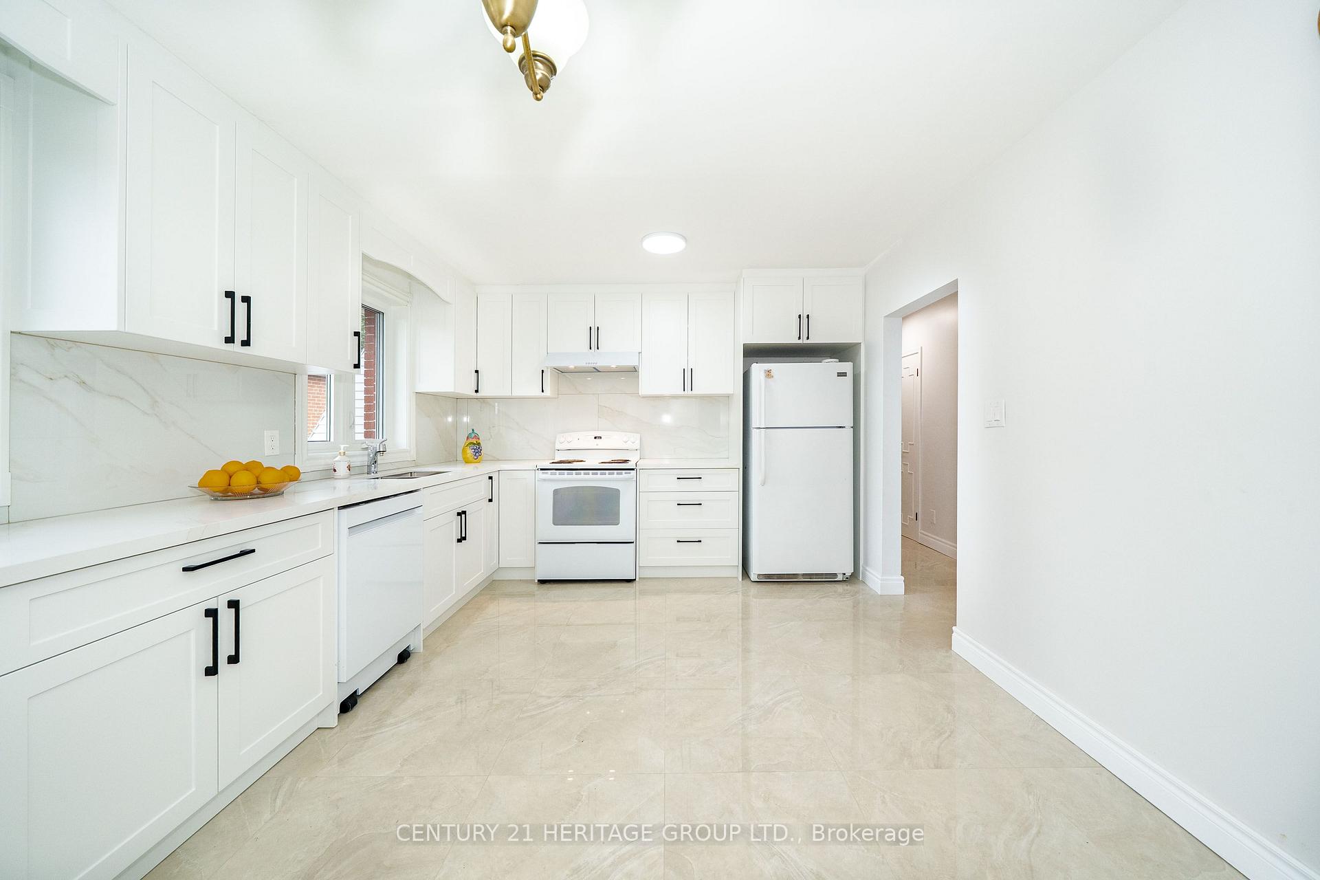 Photo 25 of 37 Gambello Crescent, North York, York University Heights — HOMEH