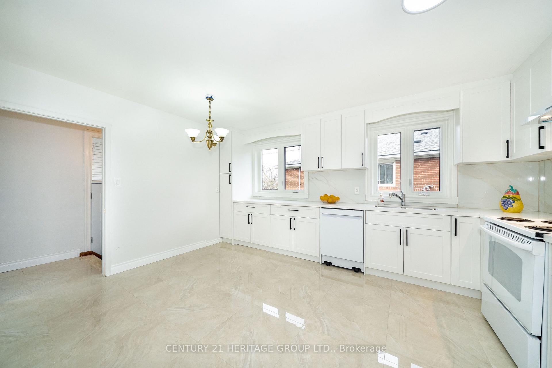 Photo 29 of 37 Gambello Crescent, North York, York University Heights — HOMEH