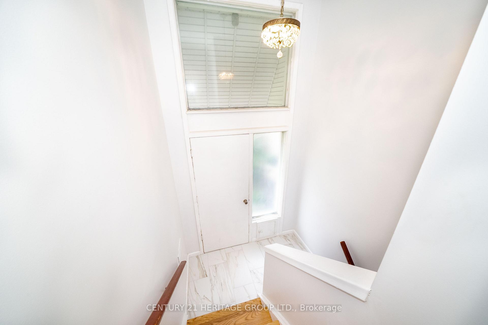 Photo 39 of 37 Gambello Crescent, North York, York University Heights — HOMEH