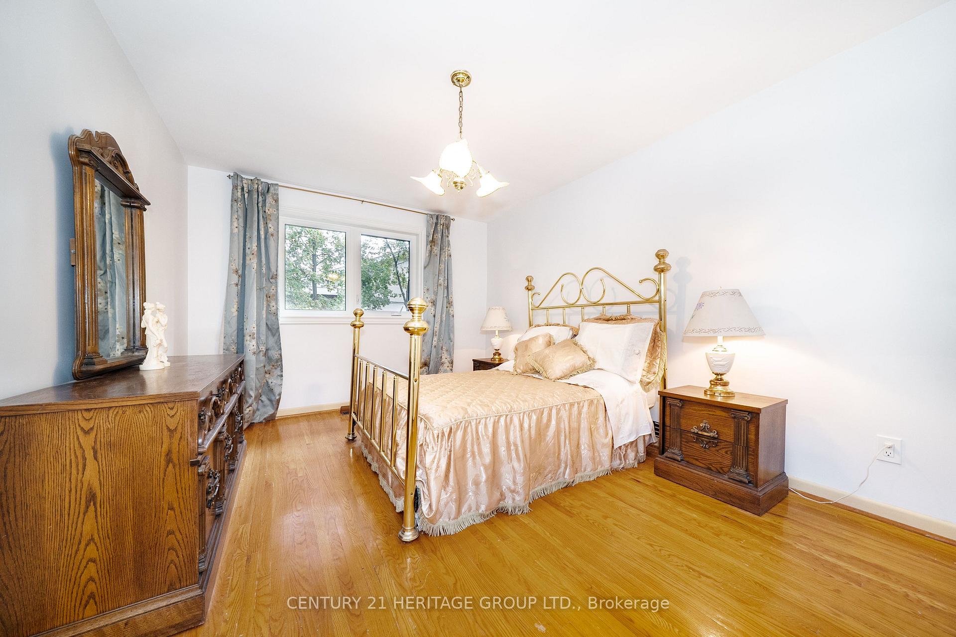 Photo 45 of 37 Gambello Crescent, North York, York University Heights — HOMEH