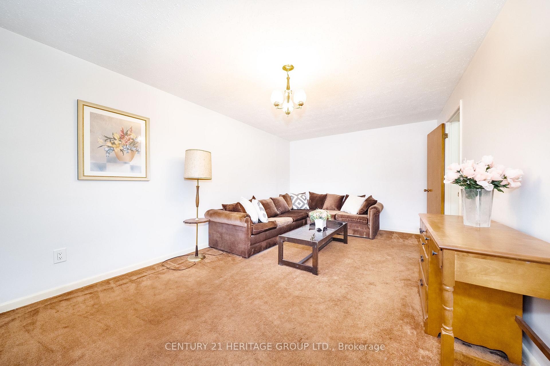 Photo 57 of 37 Gambello Crescent, North York, York University Heights — HOMEH