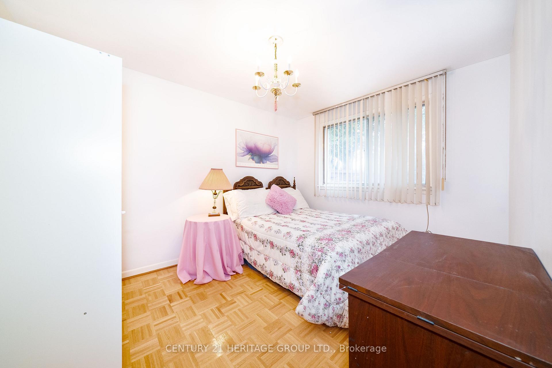 Photo 56 of 37 Gambello Crescent, North York, York University Heights — HOMEH