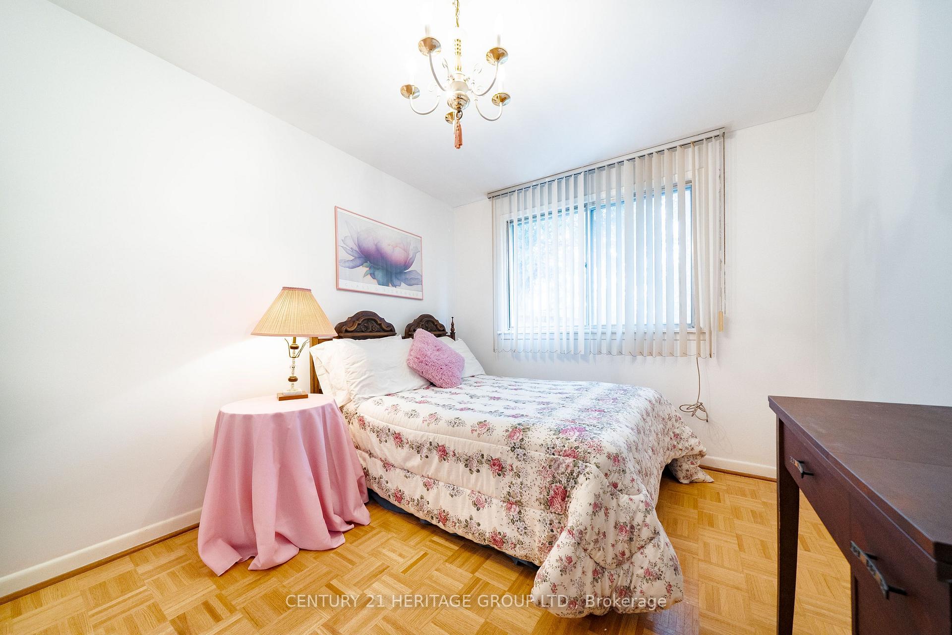 Photo 58 of 37 Gambello Crescent, North York, York University Heights — HOMEH