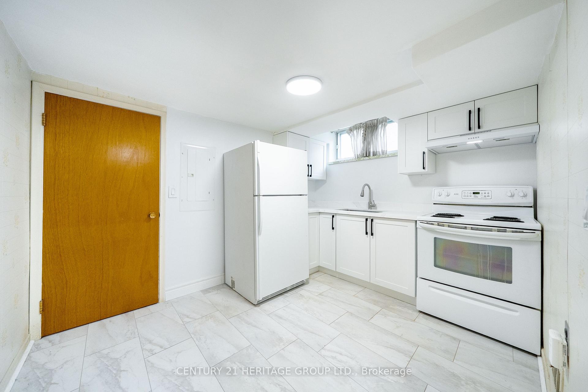 Photo 61 of 37 Gambello Crescent, North York, York University Heights — HOMEH