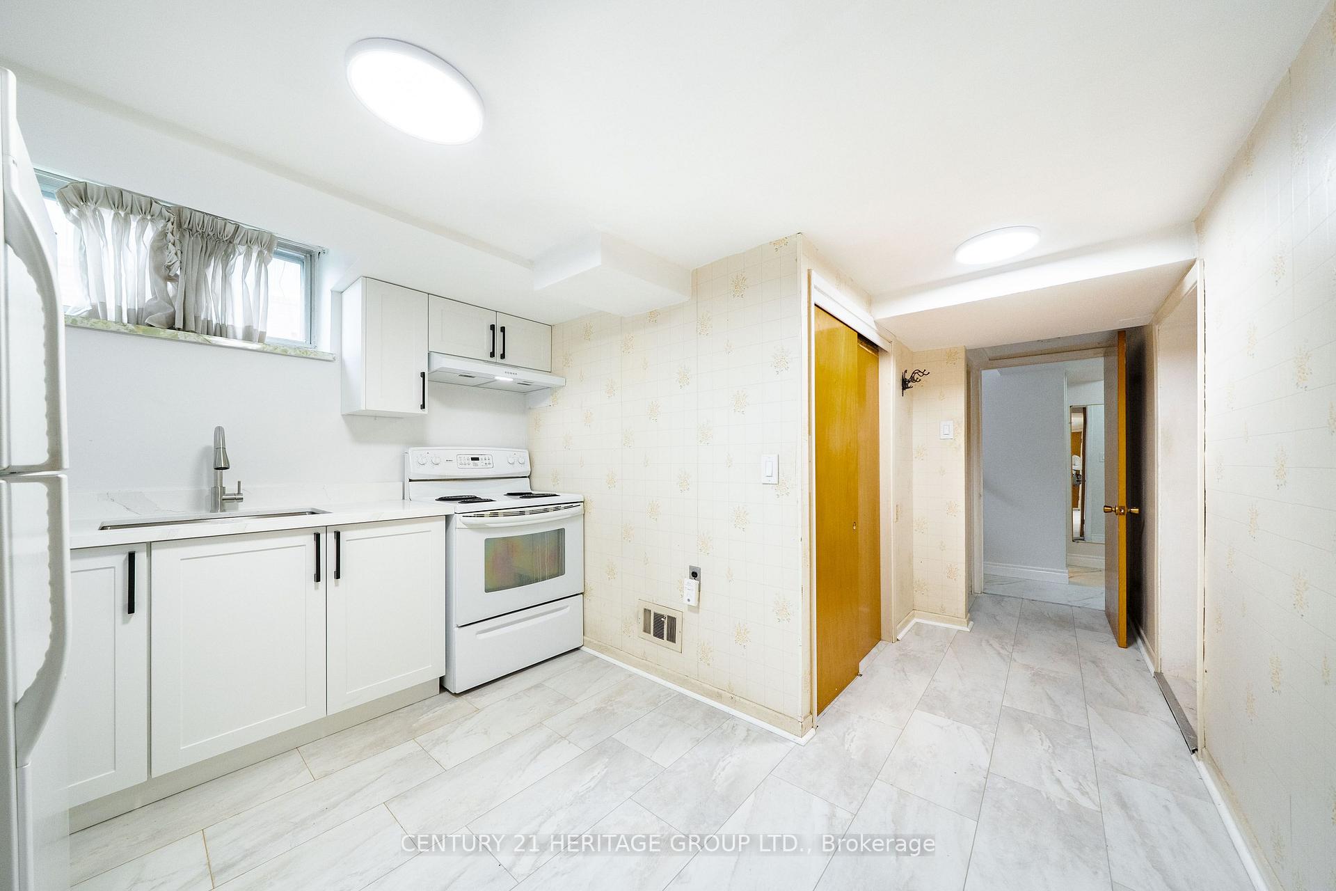 Photo 63 of 37 Gambello Crescent, North York, York University Heights — HOMEH