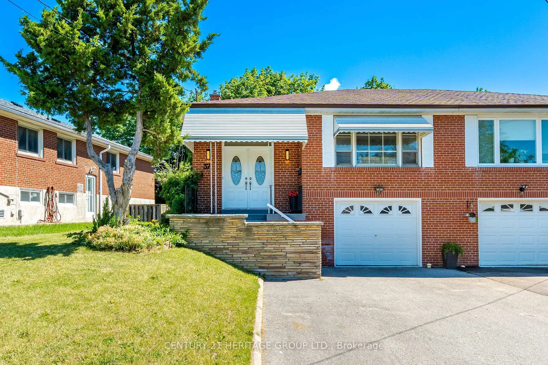 Photo 2 of 37 Gambello Crescent, North York, York University Heights — HOMEH