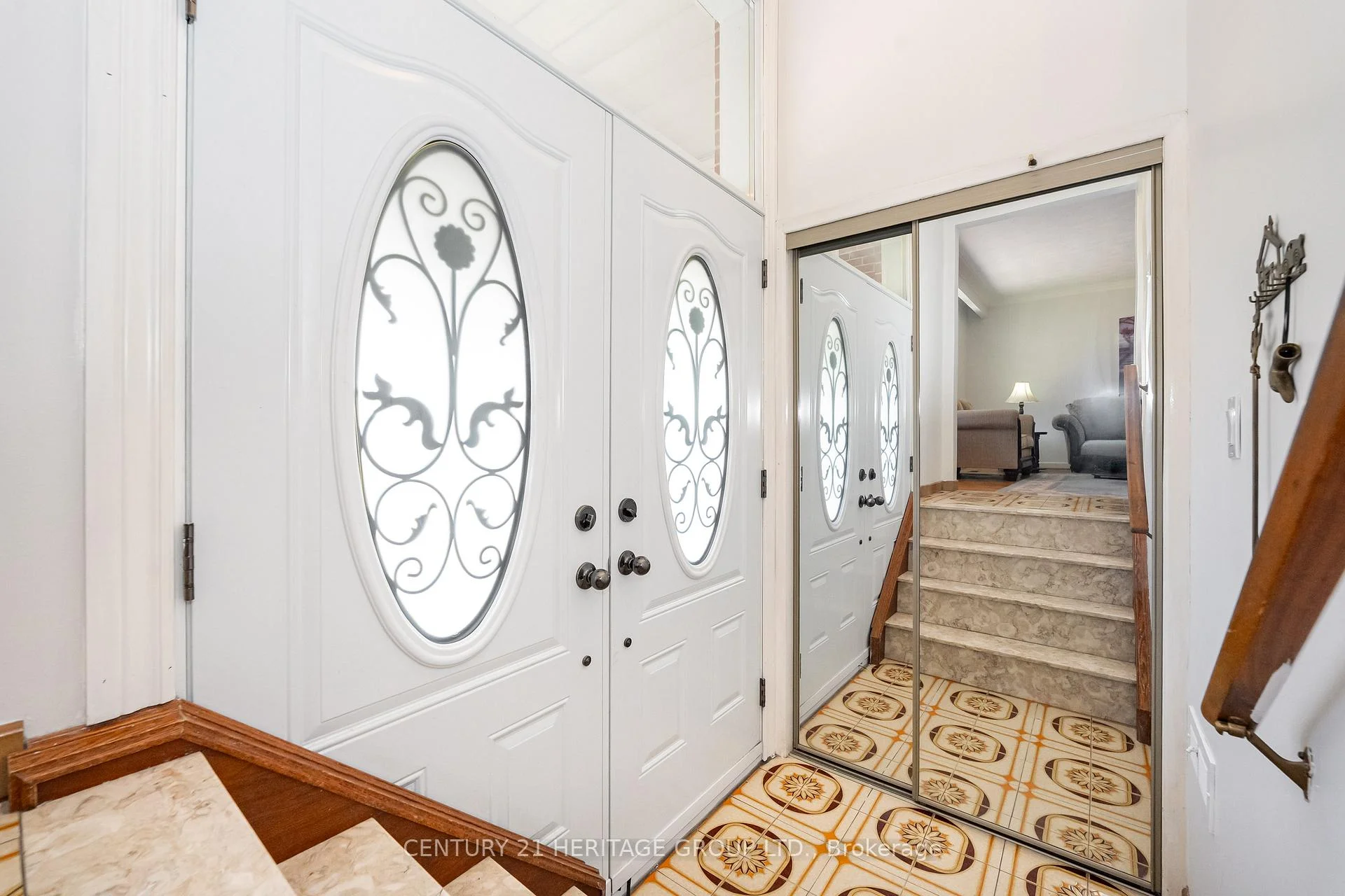 Photo 6 of 37 Gambello Crescent, North York, York University Heights — HOMEH