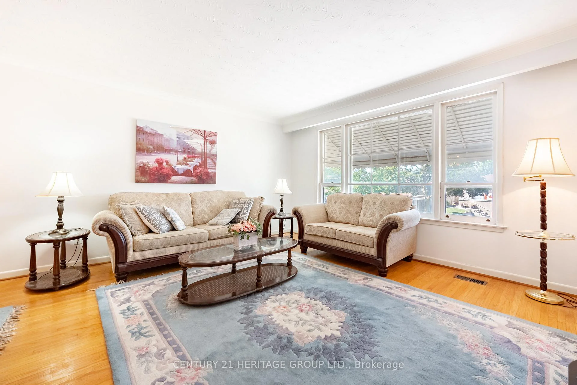 Photo 14 of 37 Gambello Crescent, North York, York University Heights — HOMEH