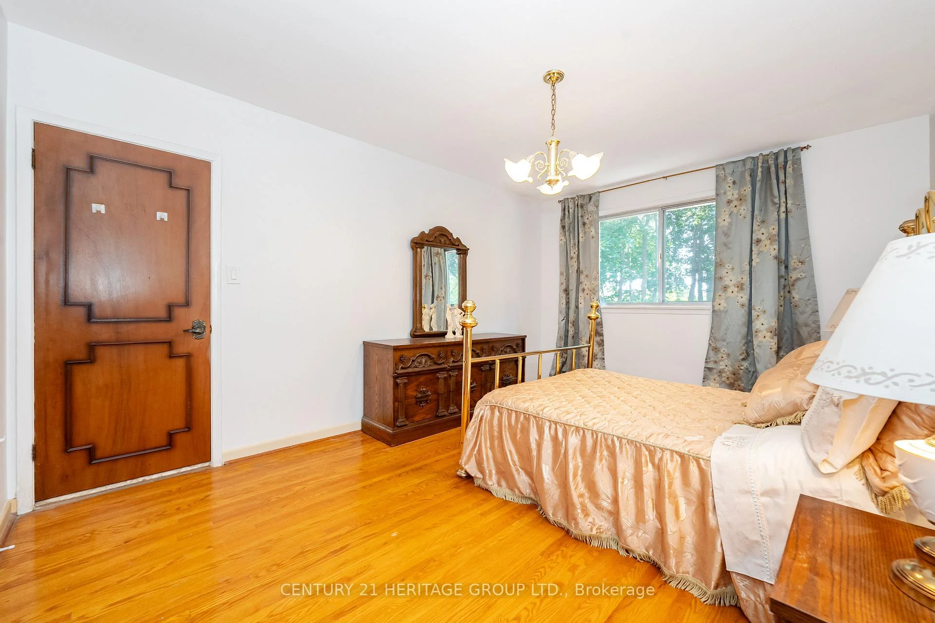Photo 26 of 37 Gambello Crescent, North York, York University Heights — HOMEH