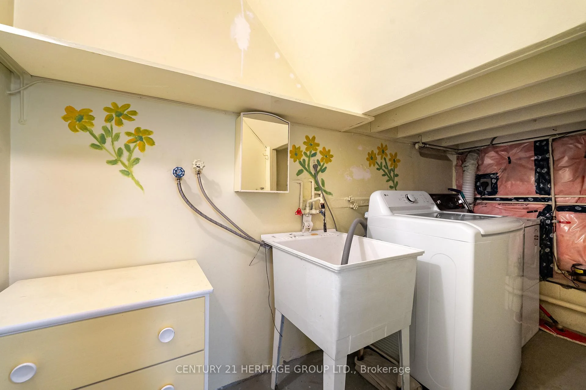 Photo 35 of 37 Gambello Crescent, North York, York University Heights — HOMEH