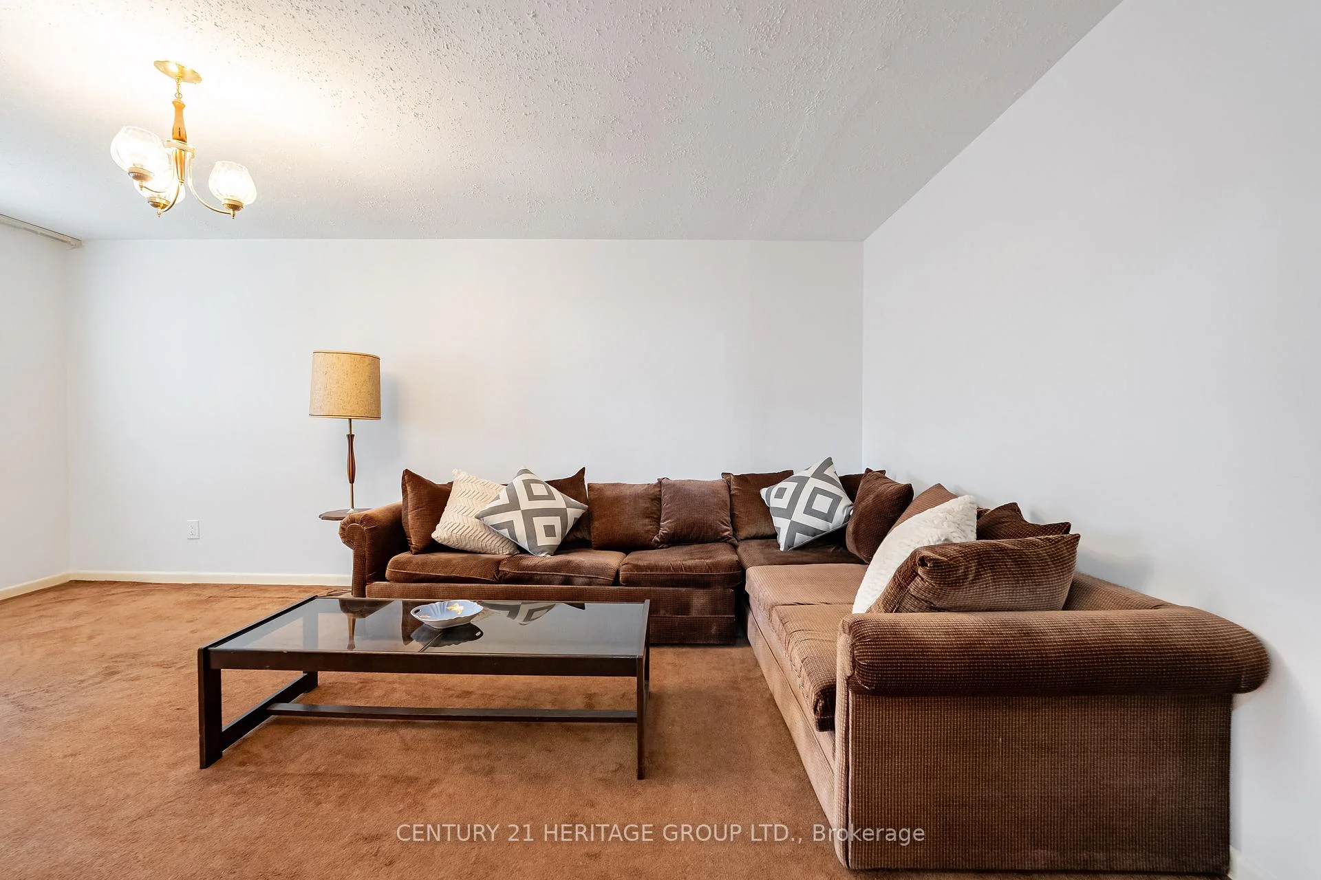 Photo 38 of 37 Gambello Crescent, North York, York University Heights — HOMEH