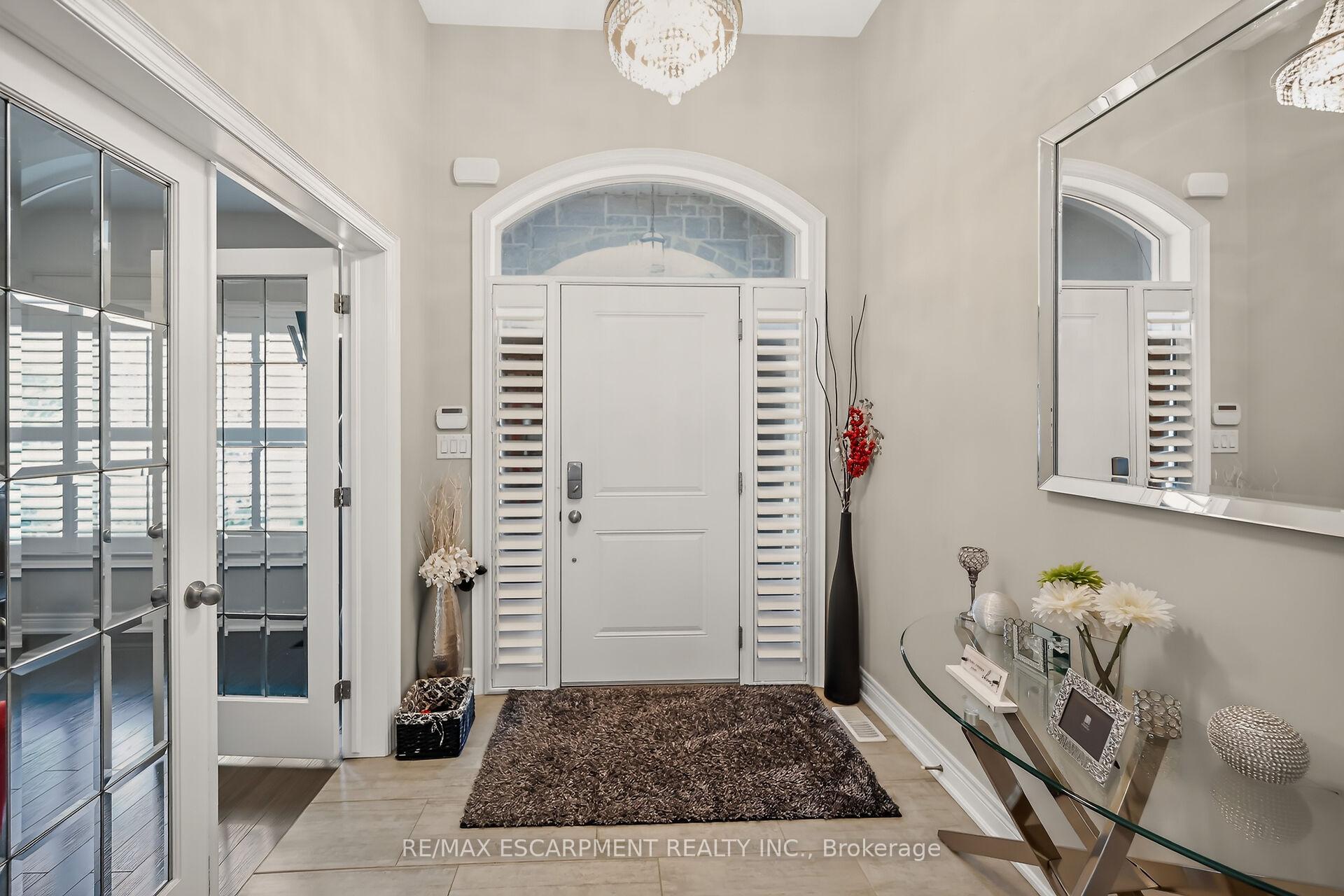 Photo 3 of 8165 Twenty Road E, Hamilton, Rural Glanbrook — HOMEH