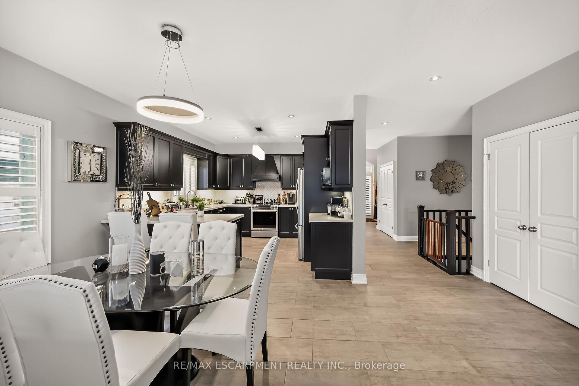 Photo 7 of 8165 Twenty Road E, Hamilton, Rural Glanbrook — HOMEH