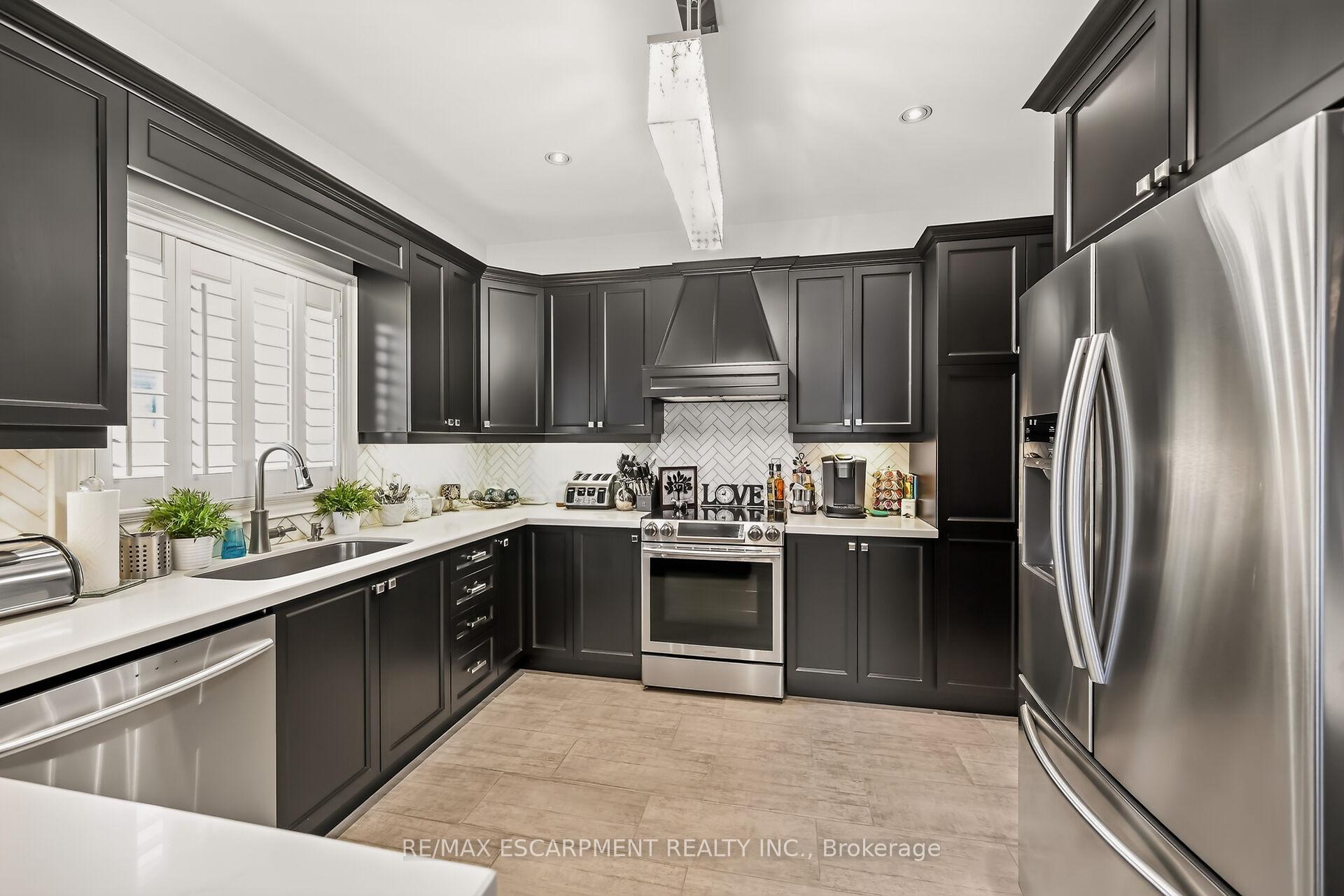 Photo 10 of 8165 Twenty Road E, Hamilton, Rural Glanbrook — HOMEH