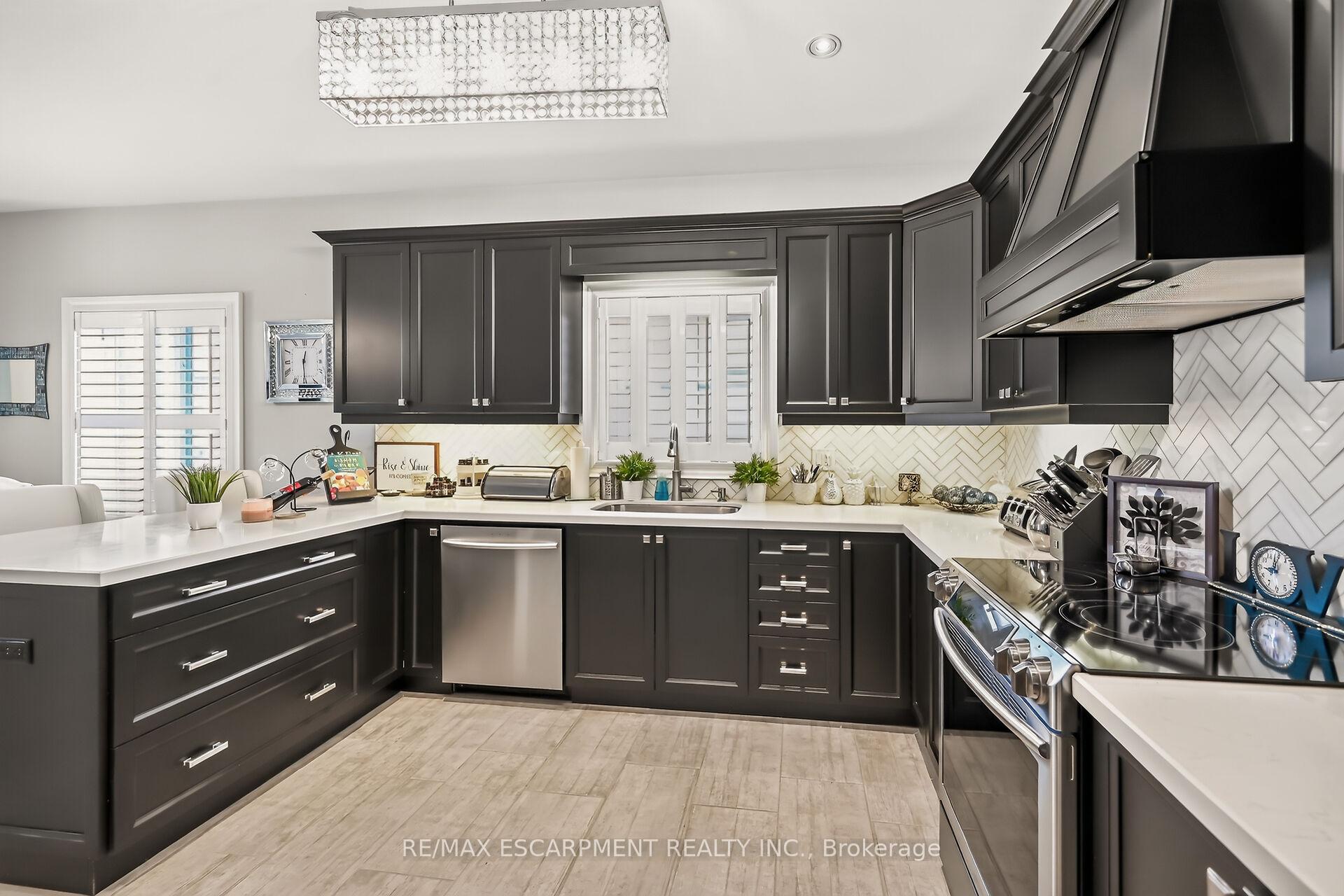 Photo 11 of 8165 Twenty Road E, Hamilton, Rural Glanbrook — HOMEH