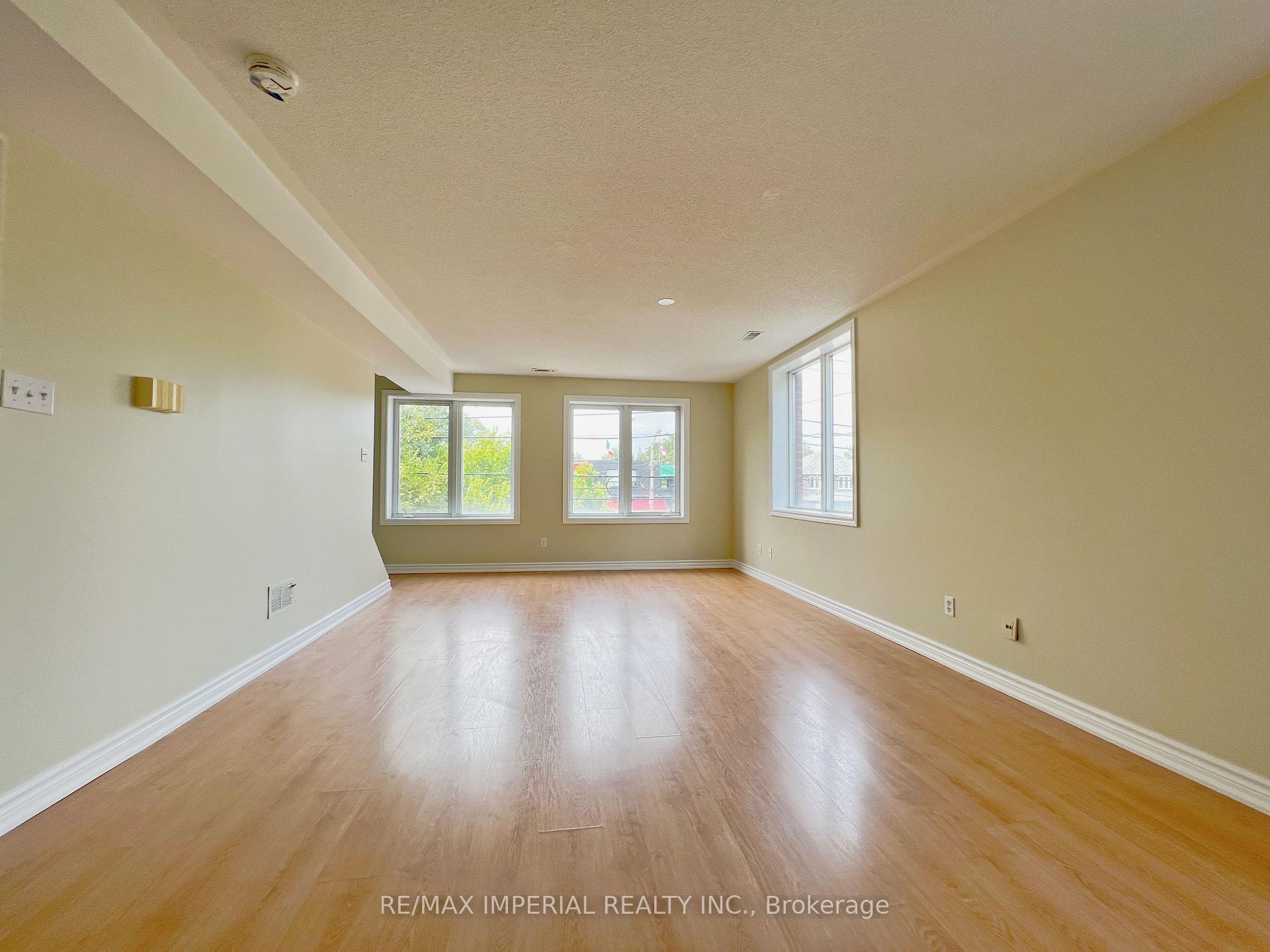 Photo 5 of 621A The Queensway, Etobicoke, Stonegate-Queensway — HOMEH