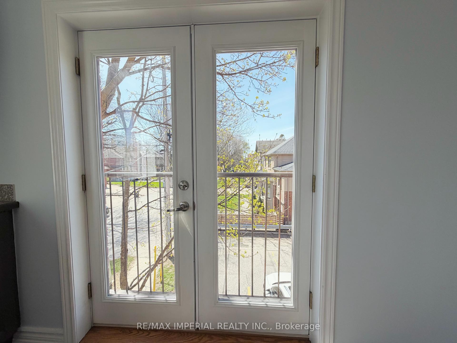 Photo 11 of 621A The Queensway, Etobicoke, Stonegate-Queensway — HOMEH