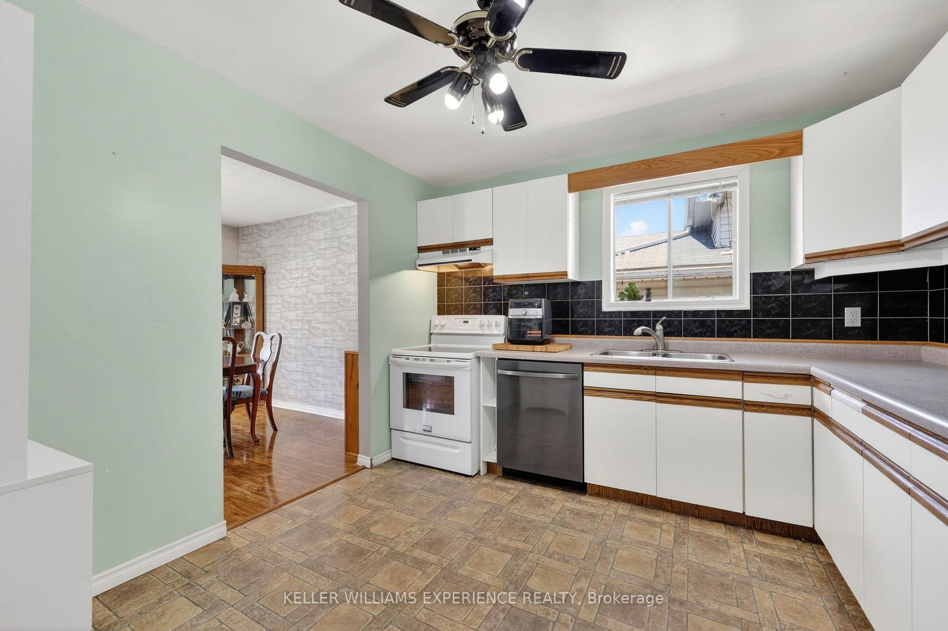 Photo 3 of 645 Bayview Drive, Midland — HOMEH