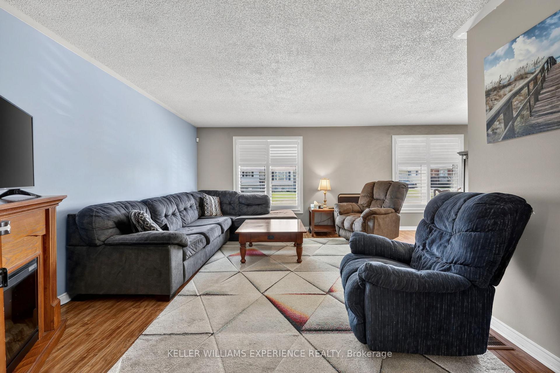 Photo 7 of 645 Bayview Drive, Midland — HOMEH