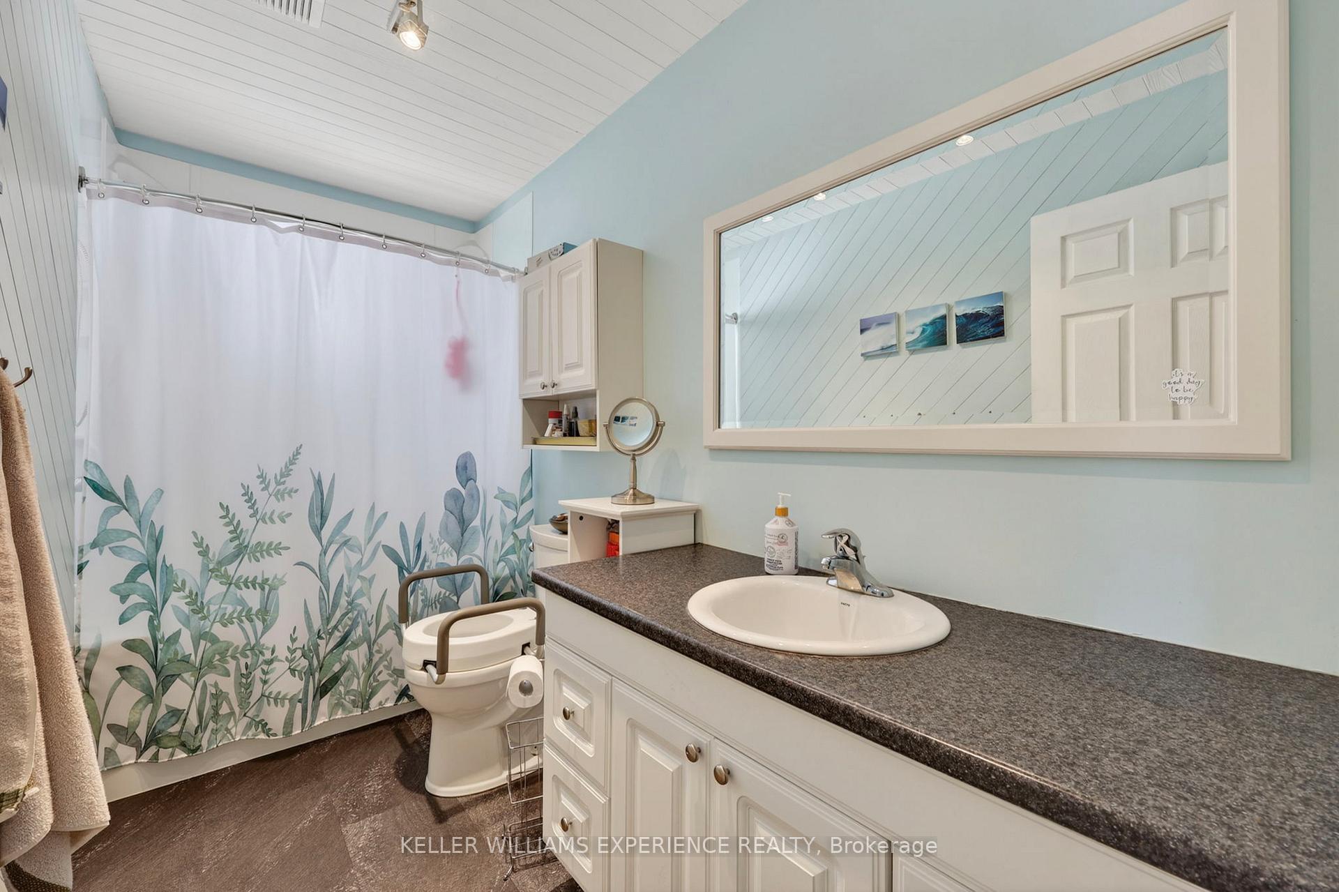 Photo 11 of 645 Bayview Drive, Midland — HOMEH