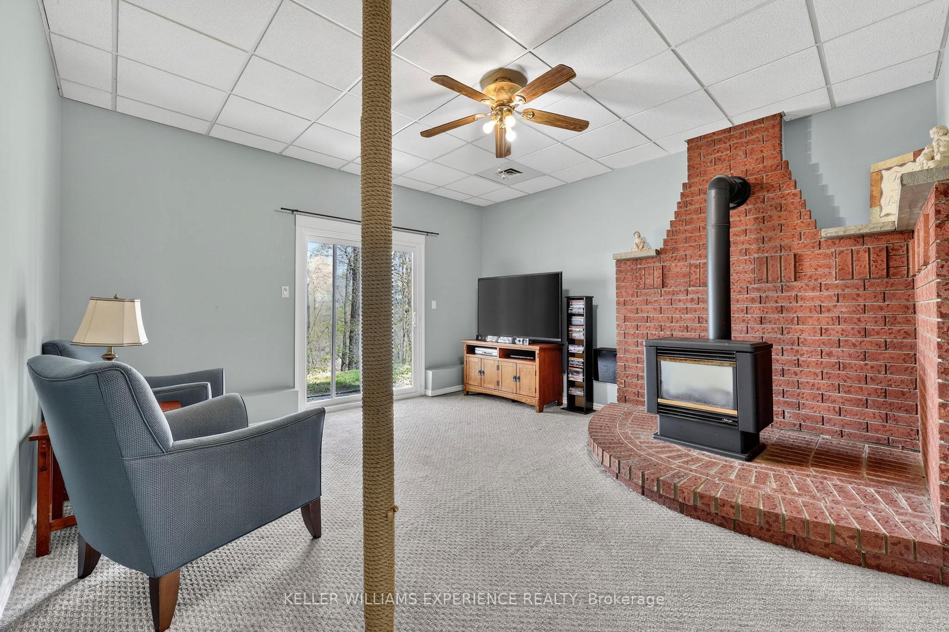 Photo 13 of 645 Bayview Drive, Midland — HOMEH