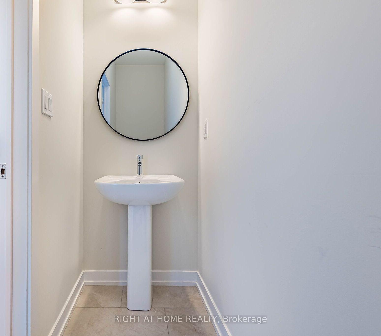 Photo 3 of 1330 Shevchenko Boulevard, Oakville, Northwest — HOMEH