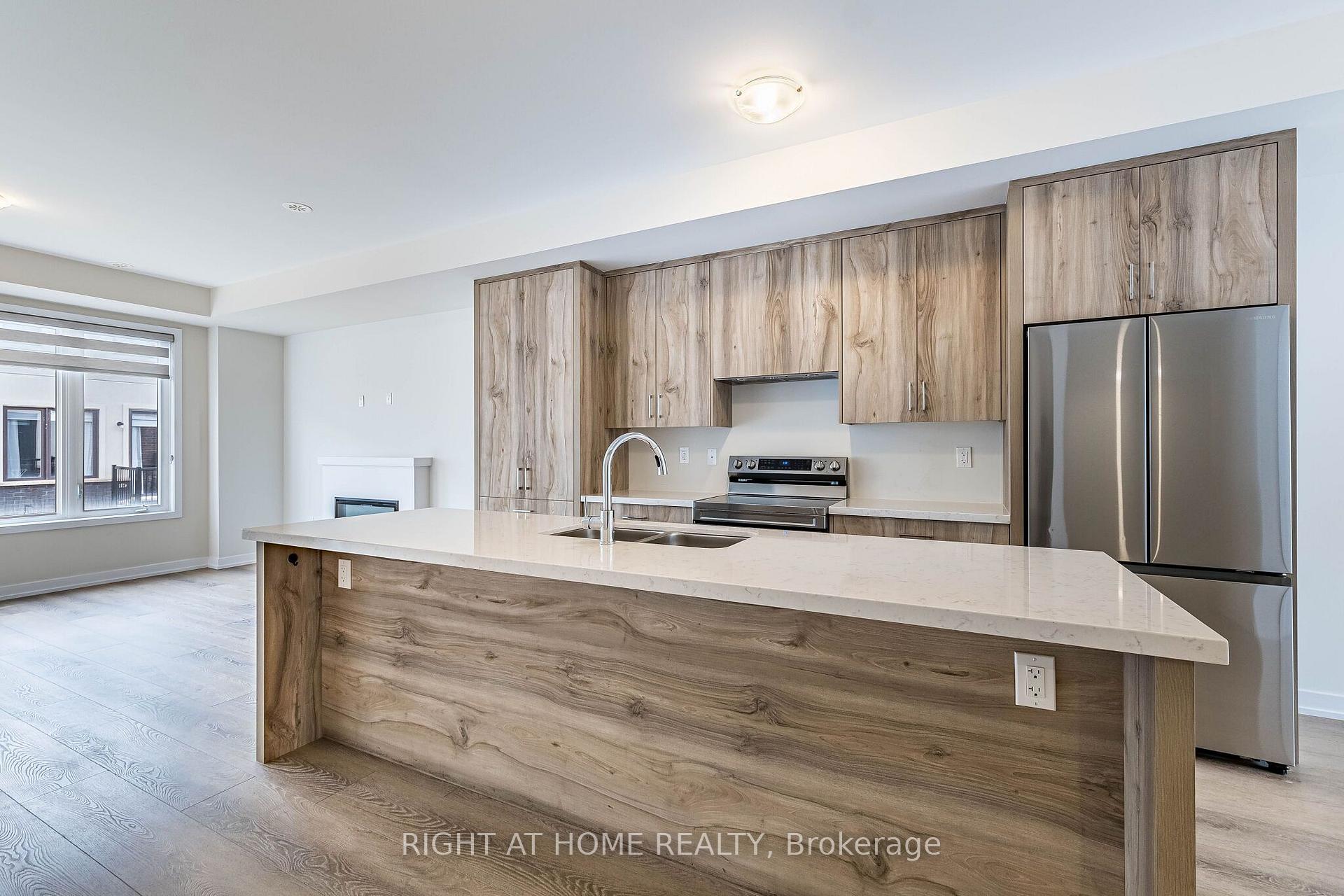 Photo 4 of 1330 Shevchenko Boulevard, Oakville, Northwest — HOMEH