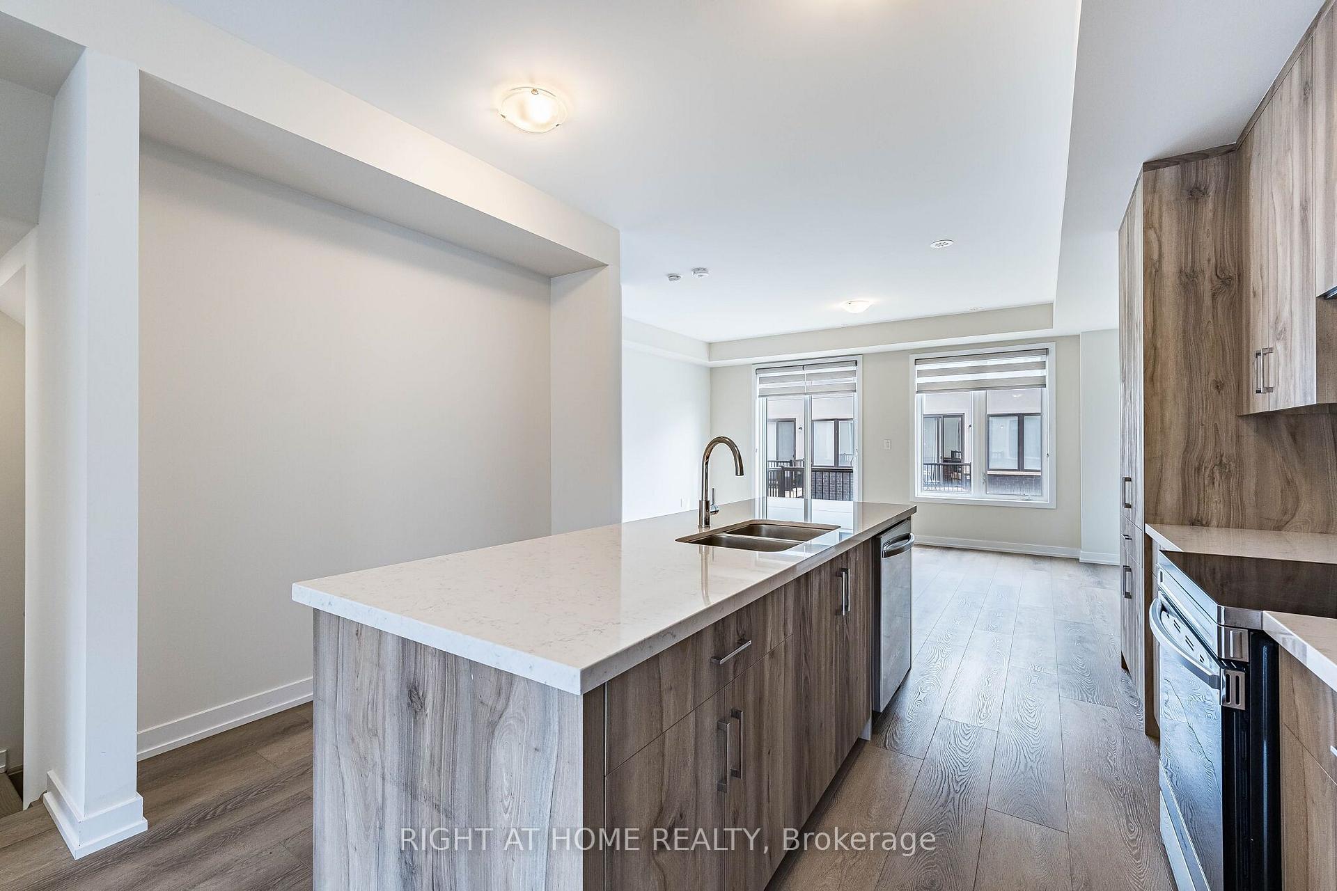 Photo 5 of 1330 Shevchenko Boulevard, Oakville, Northwest — HOMEH