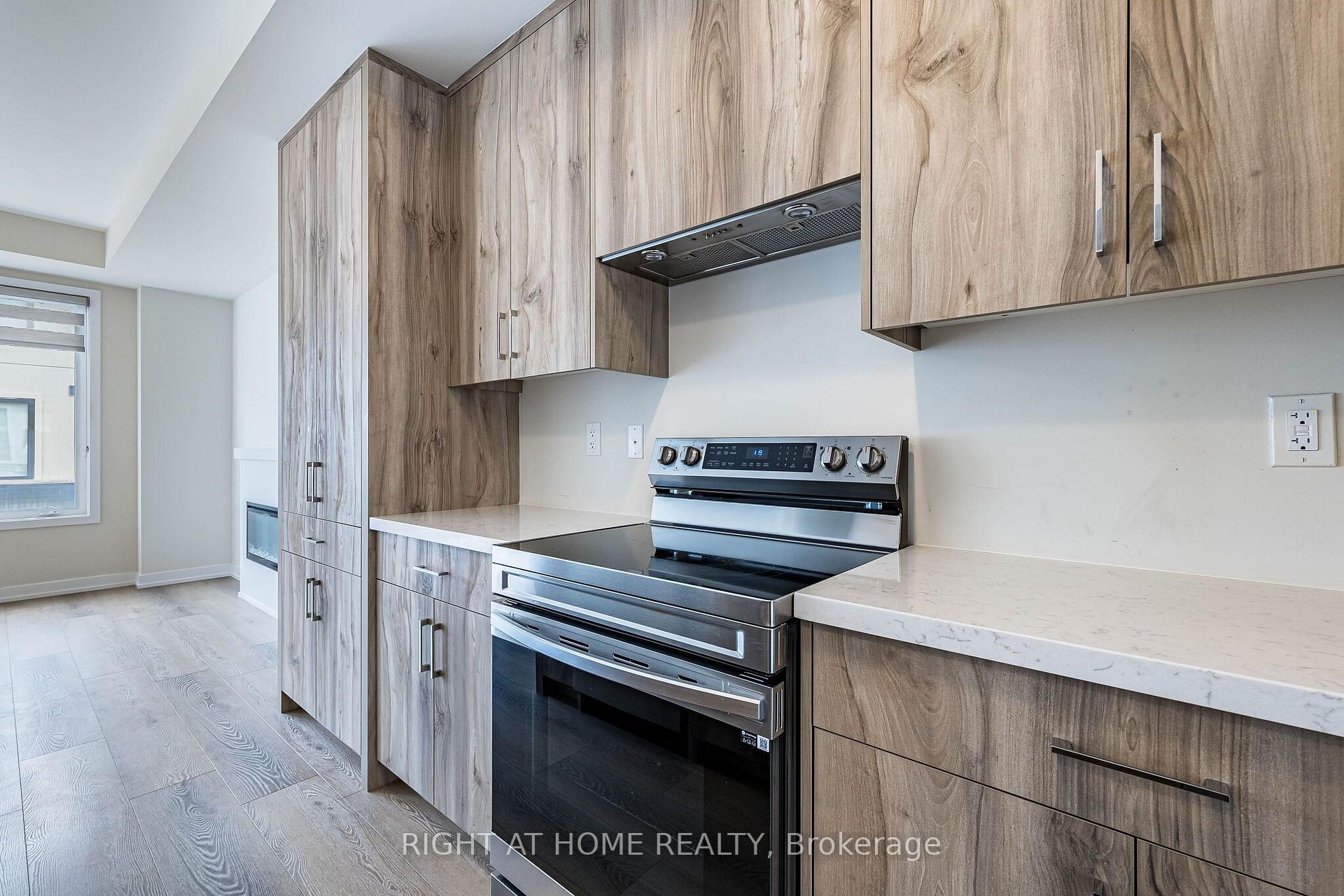 Photo 6 of 1330 Shevchenko Boulevard, Oakville, Northwest — HOMEH