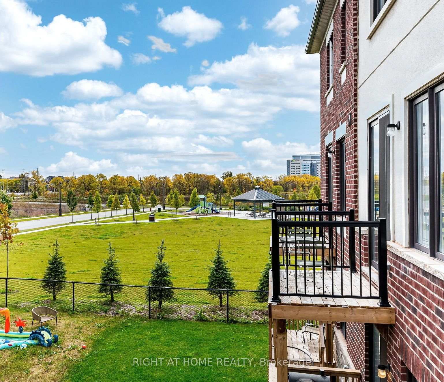 Photo 11 of 1330 Shevchenko Boulevard, Oakville, Northwest — HOMEH