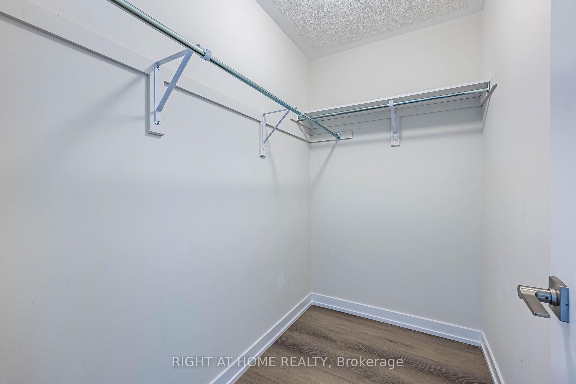 Photo 15 of 1330 Shevchenko Boulevard, Oakville, Northwest — HOMEH