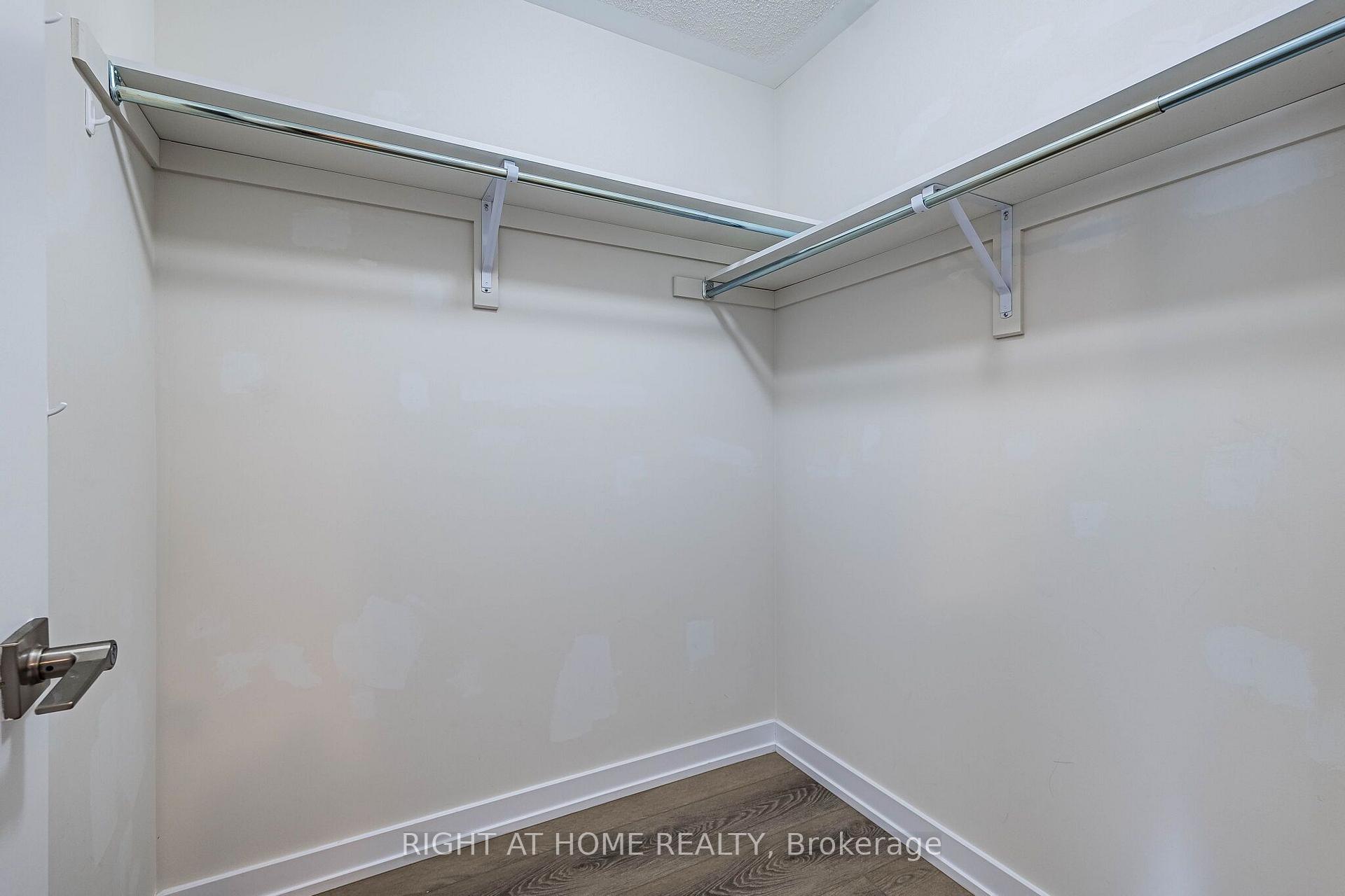 Photo 16 of 1330 Shevchenko Boulevard, Oakville, Northwest — HOMEH