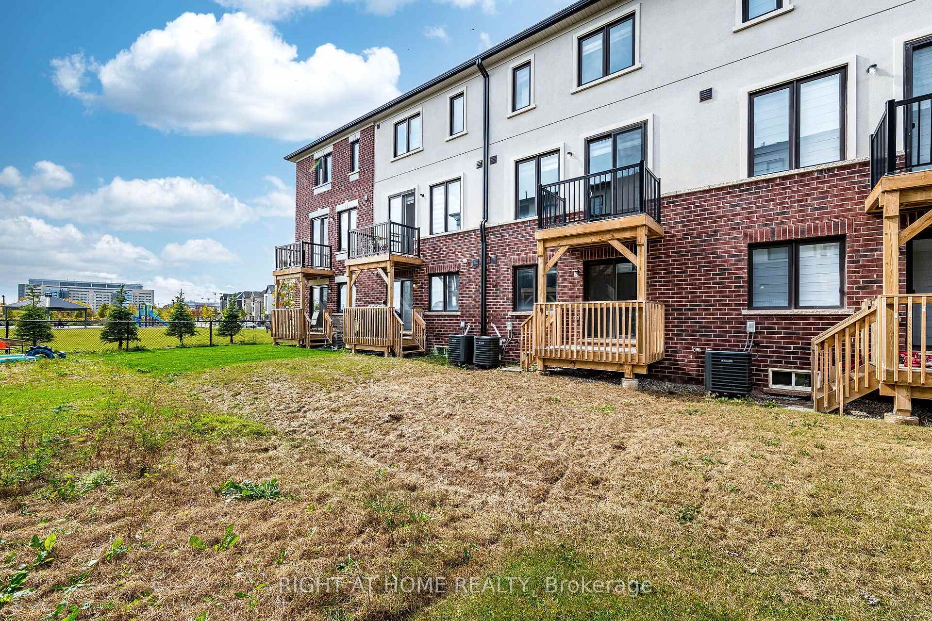 Photo 27 of 1330 Shevchenko Boulevard, Oakville, Northwest — HOMEH