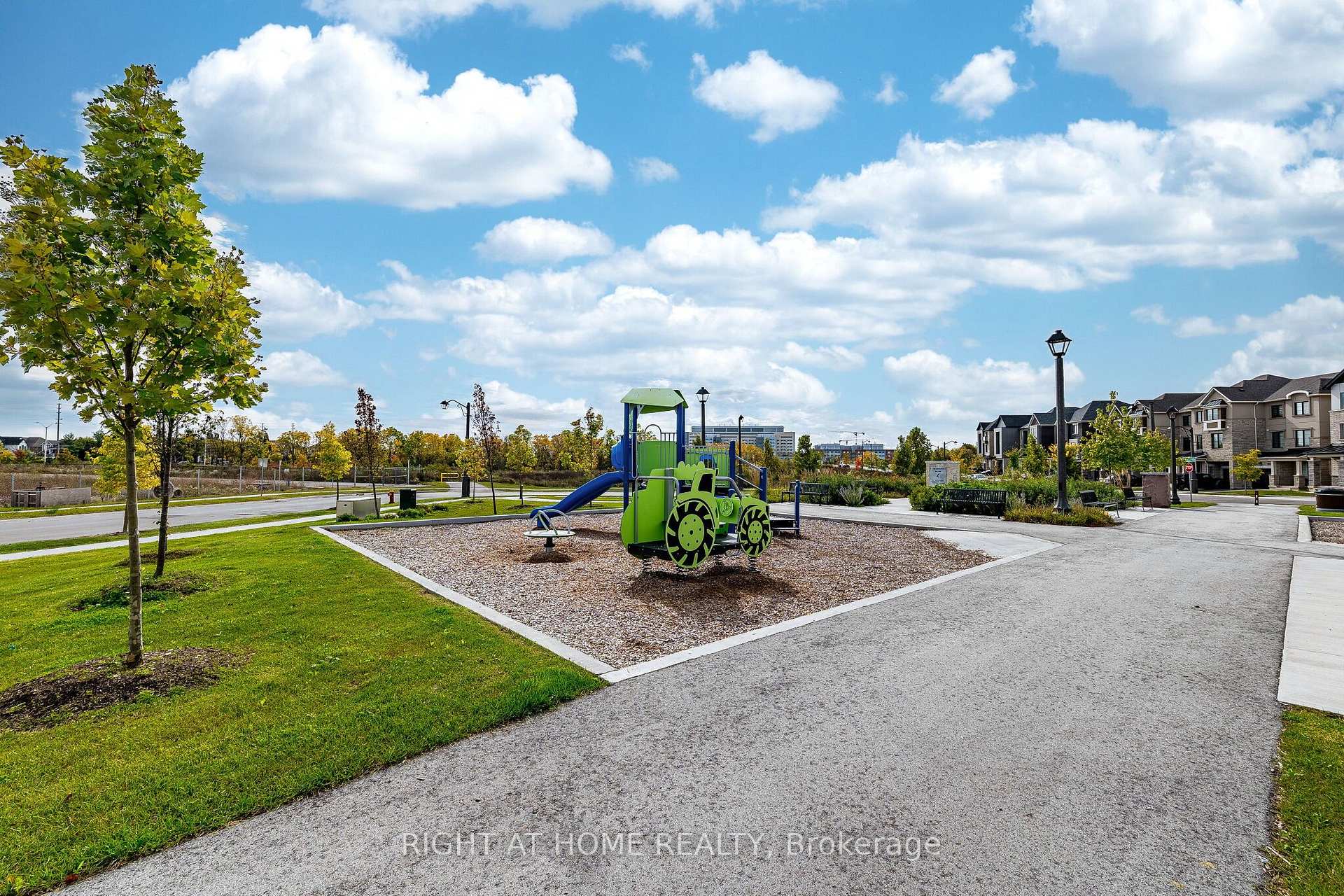 Photo 29 of 1330 Shevchenko Boulevard, Oakville, Northwest — HOMEH