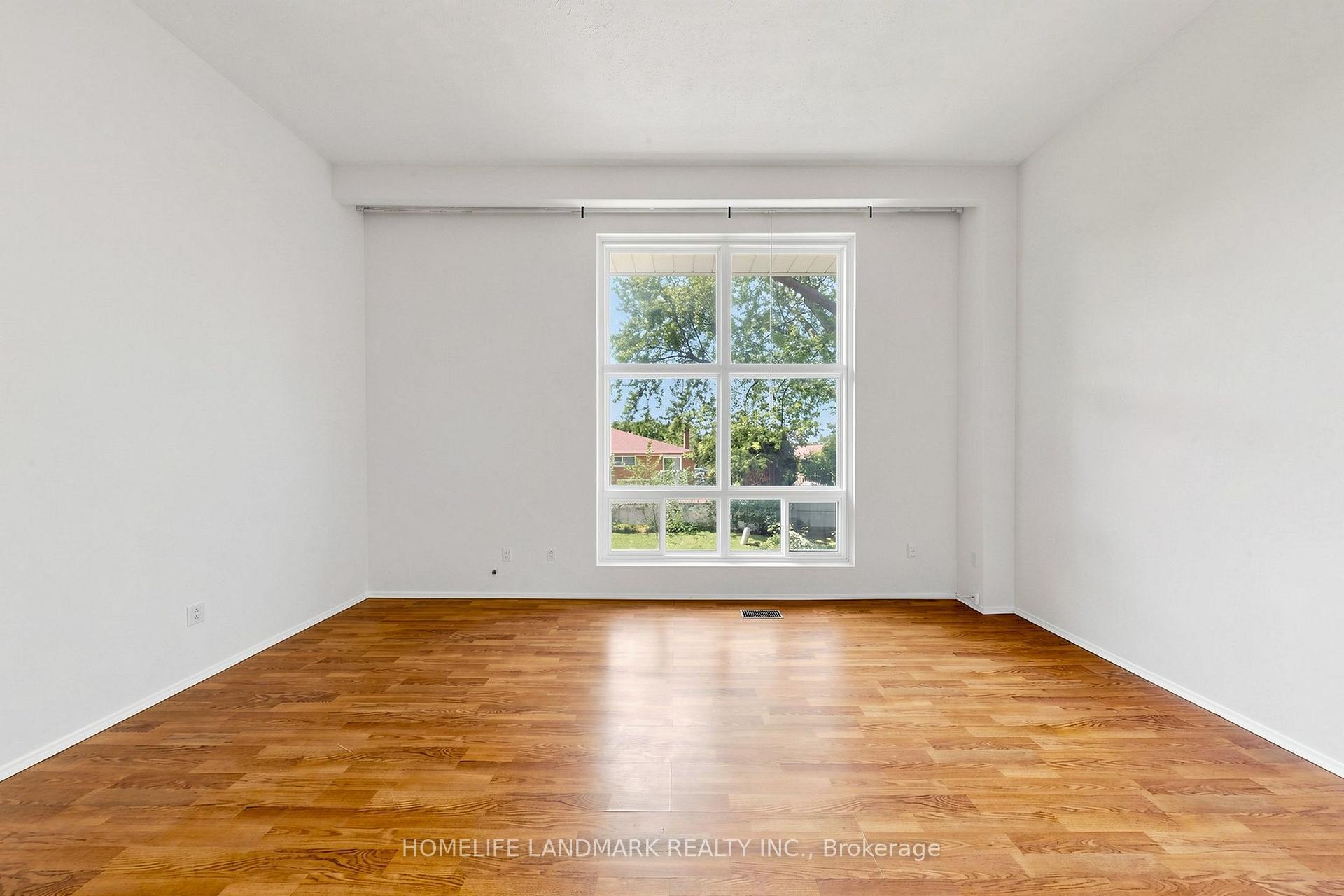 Photo 4 of 8 Rusty Crest Way, North York, Don Valley Village — HOMEH