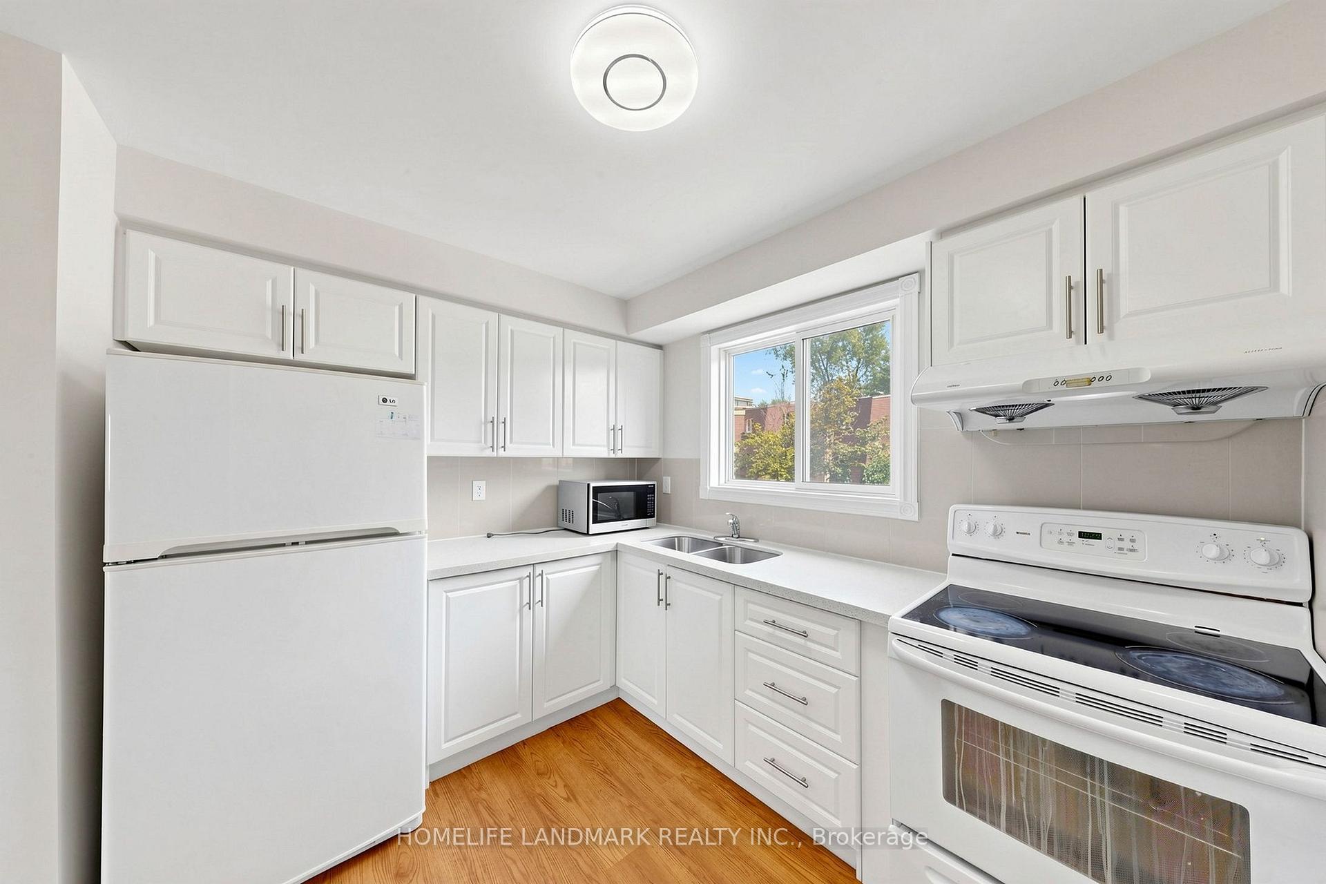 Photo 9 of 8 Rusty Crest Way, North York, Don Valley Village — HOMEH