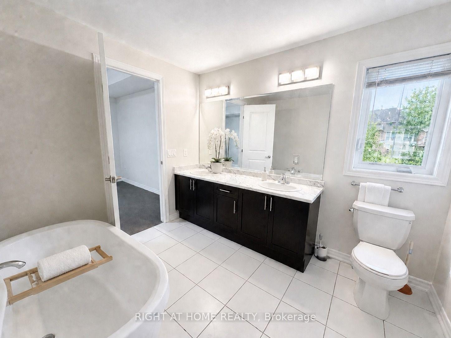 Photo 12 of 52 Heming Trail, Hamilton, Ancaster — HOMEH