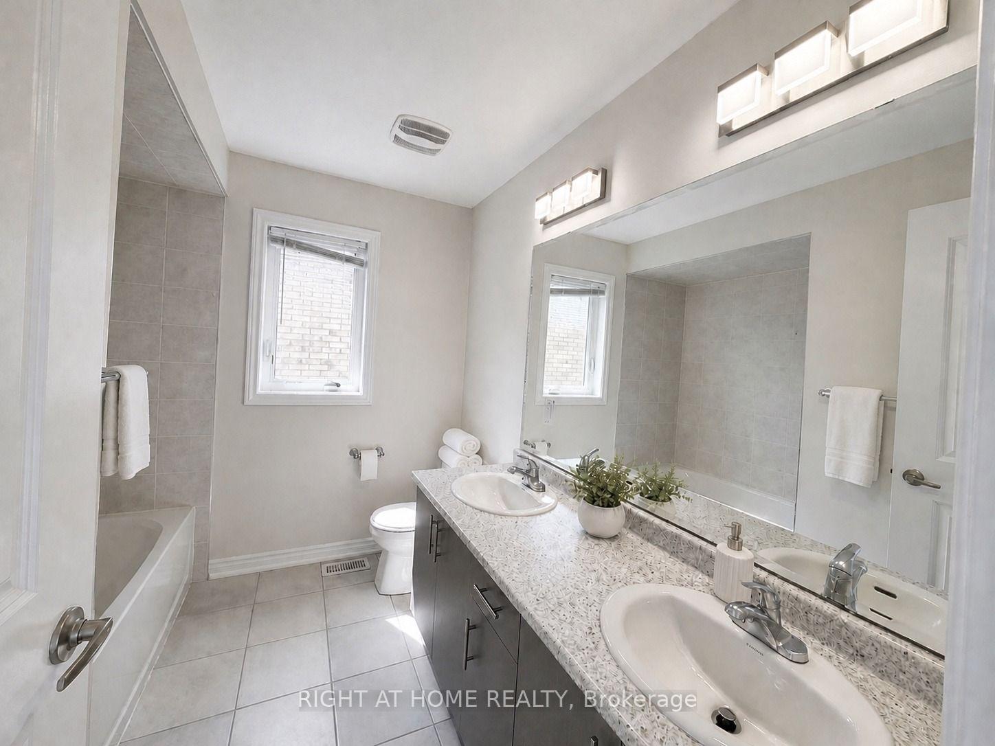 Photo 16 of 52 Heming Trail, Hamilton, Ancaster — HOMEH