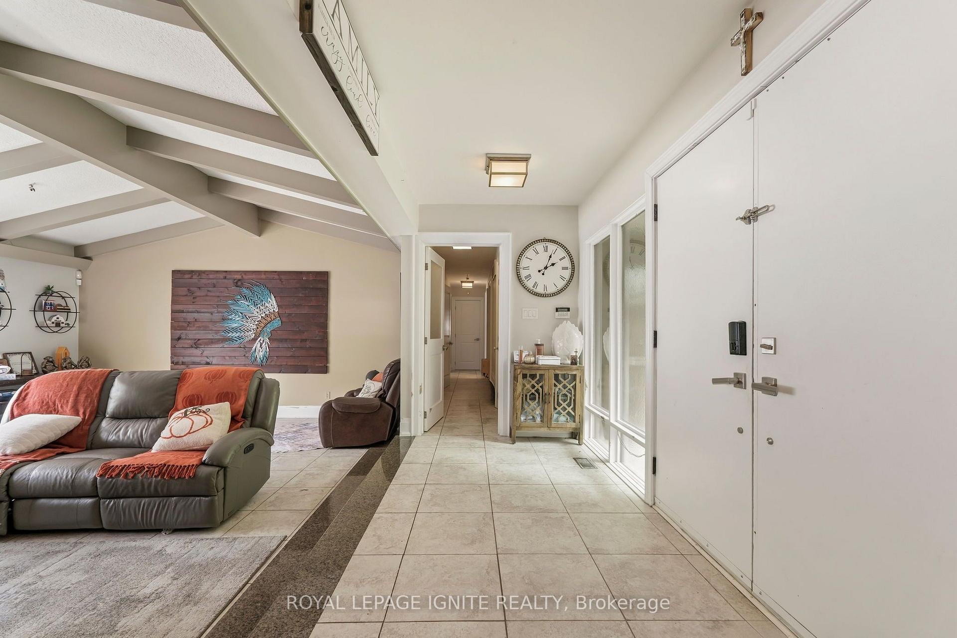 Photo 5 of 8 Ridgevale Drive, Markham, Box Grove — HOMEH